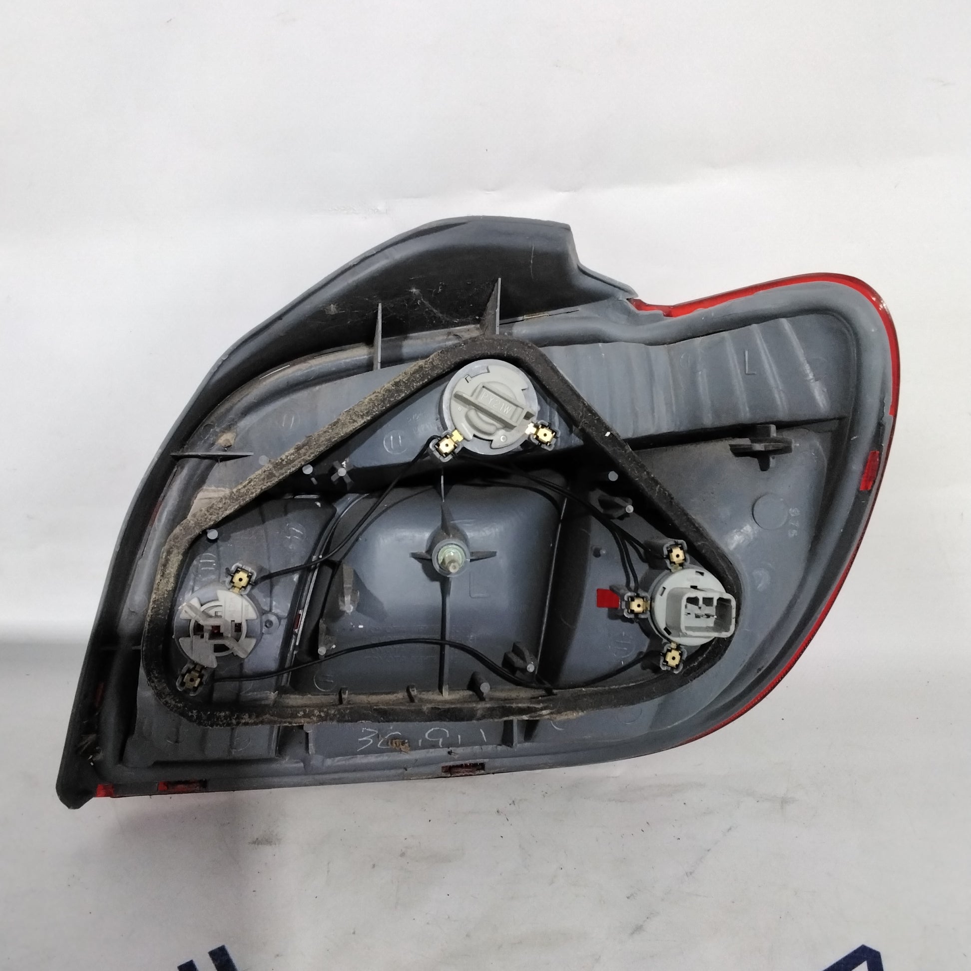 Toyota Yaris rear left stop light year 2002 code: 5308701L (sf9p1)