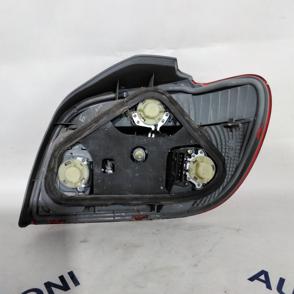 Toyota Yaris left tail light 2004 (sf9p1)