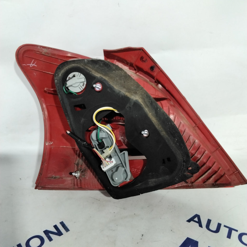 Toyota Yaris tail light right 2006 (sf9p1)