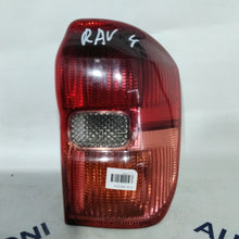 Carica l&#39;immagine nel visualizzatore di Gallery, Fanale stop toyota rav4 destro anno 2004  (sf9p1)
