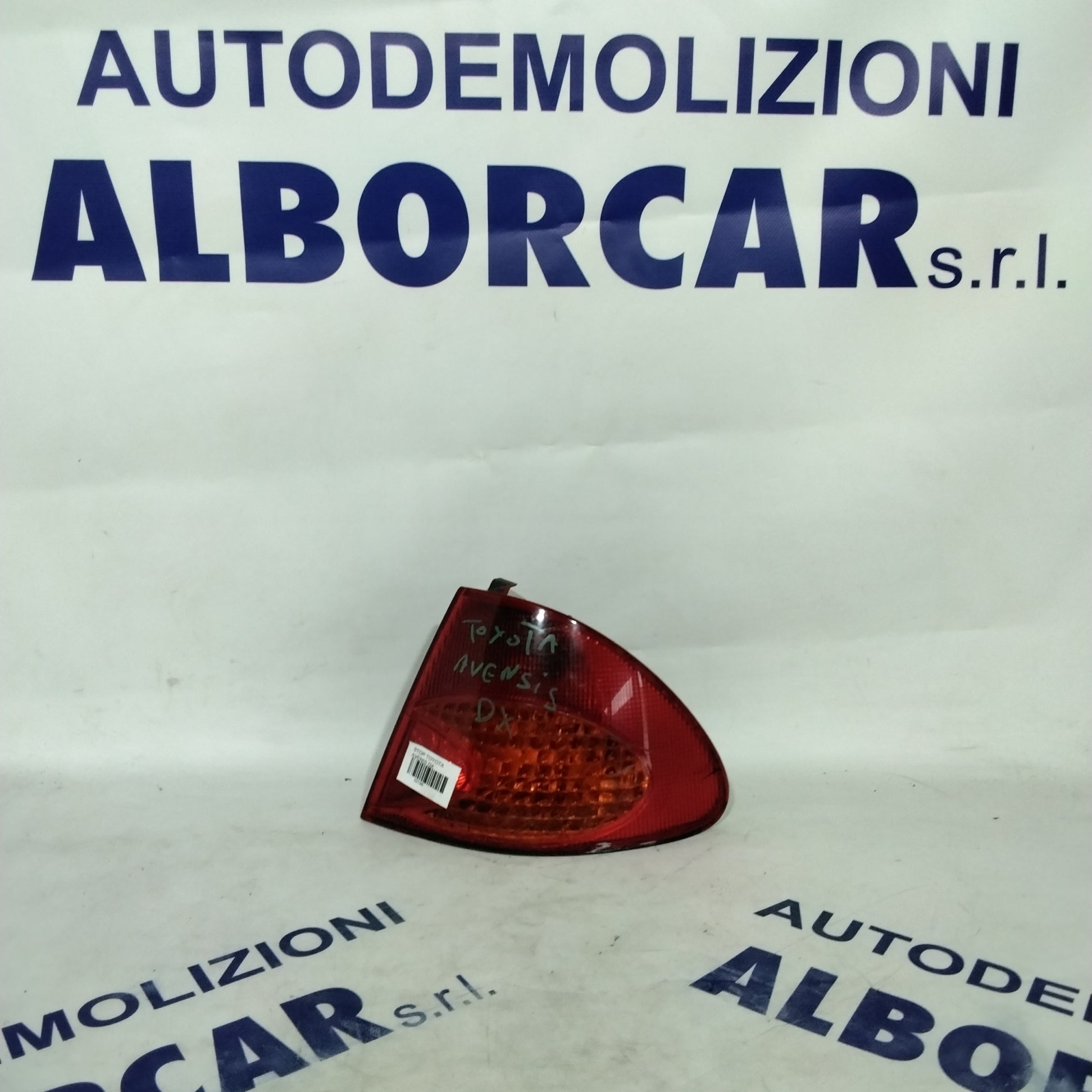 Toyota Avensis right stop light year 2002 (sf9p1)