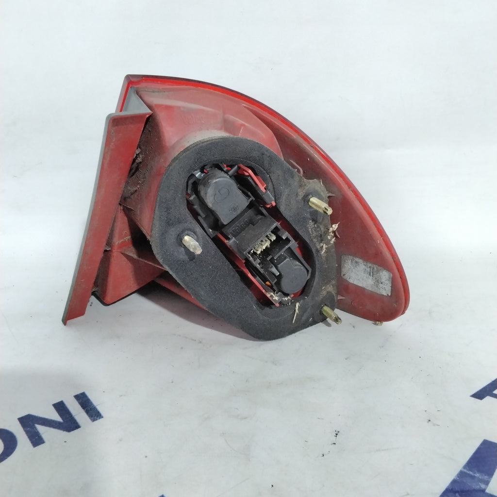 Toyota Avensis left tail light year 2002 (sf9p1)