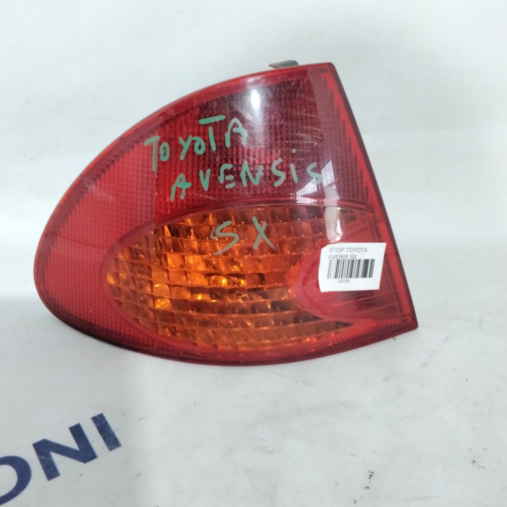 Toyota Avensis left tail light year 2002 (sf9p1)