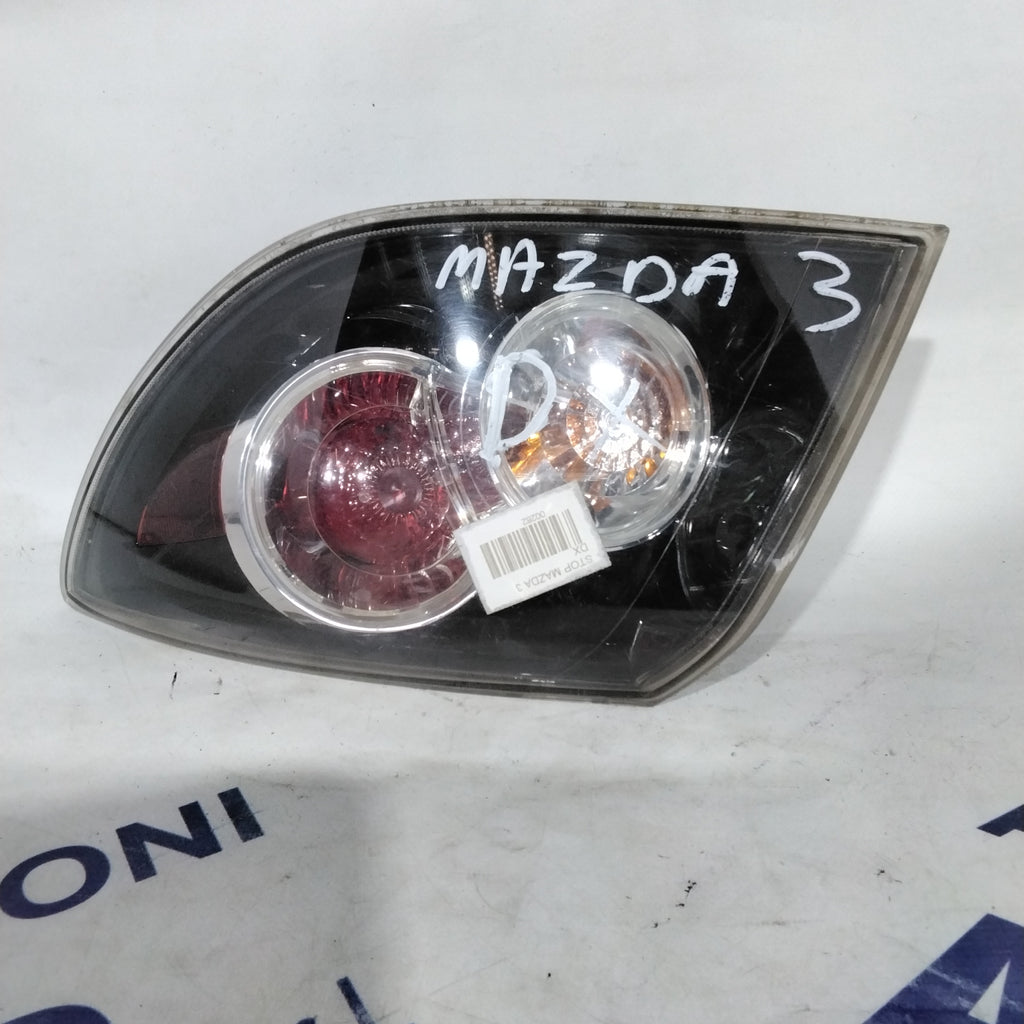 Right tail light Mazda 3 year 2006 code A051671