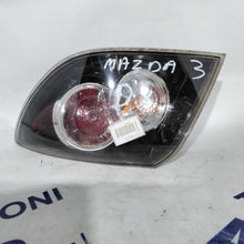 Carica l&#39;immagine nel visualizzatore di Gallery, fanale stop destro mazda 3 anno 2006 codice A051671
