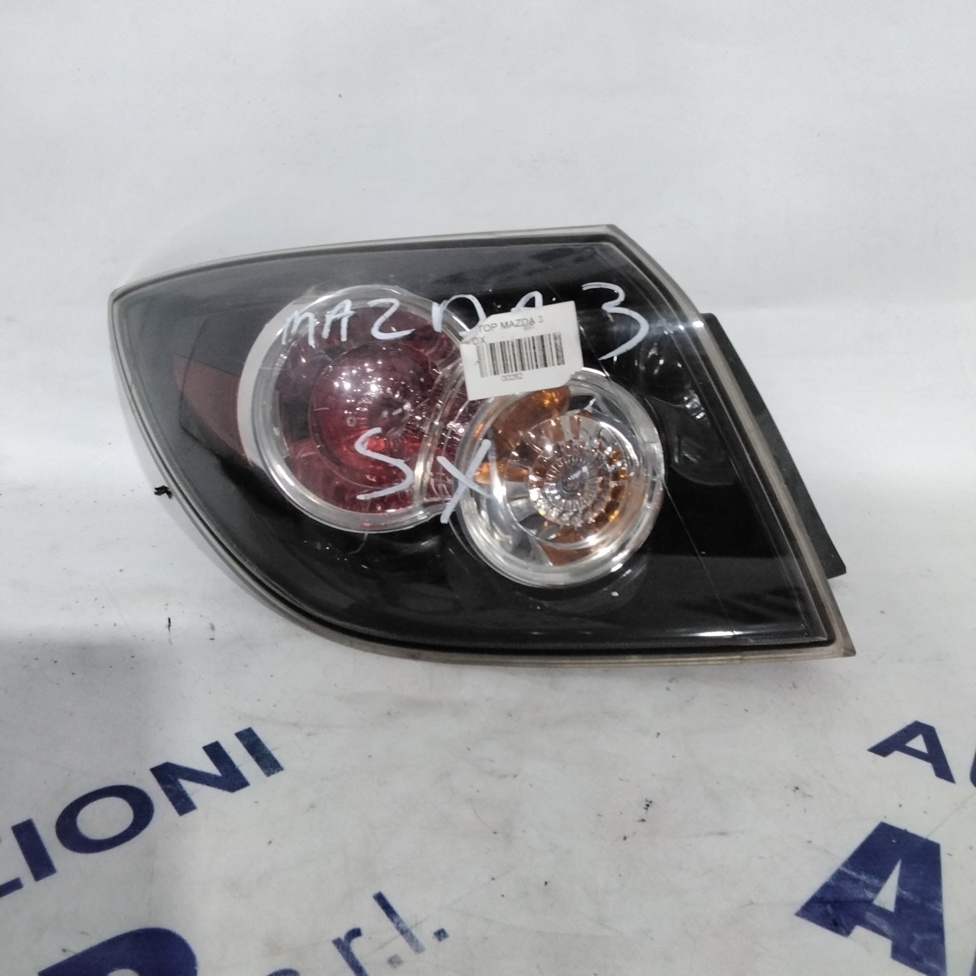 left tail light Mazda 3 year 2006 code A051671