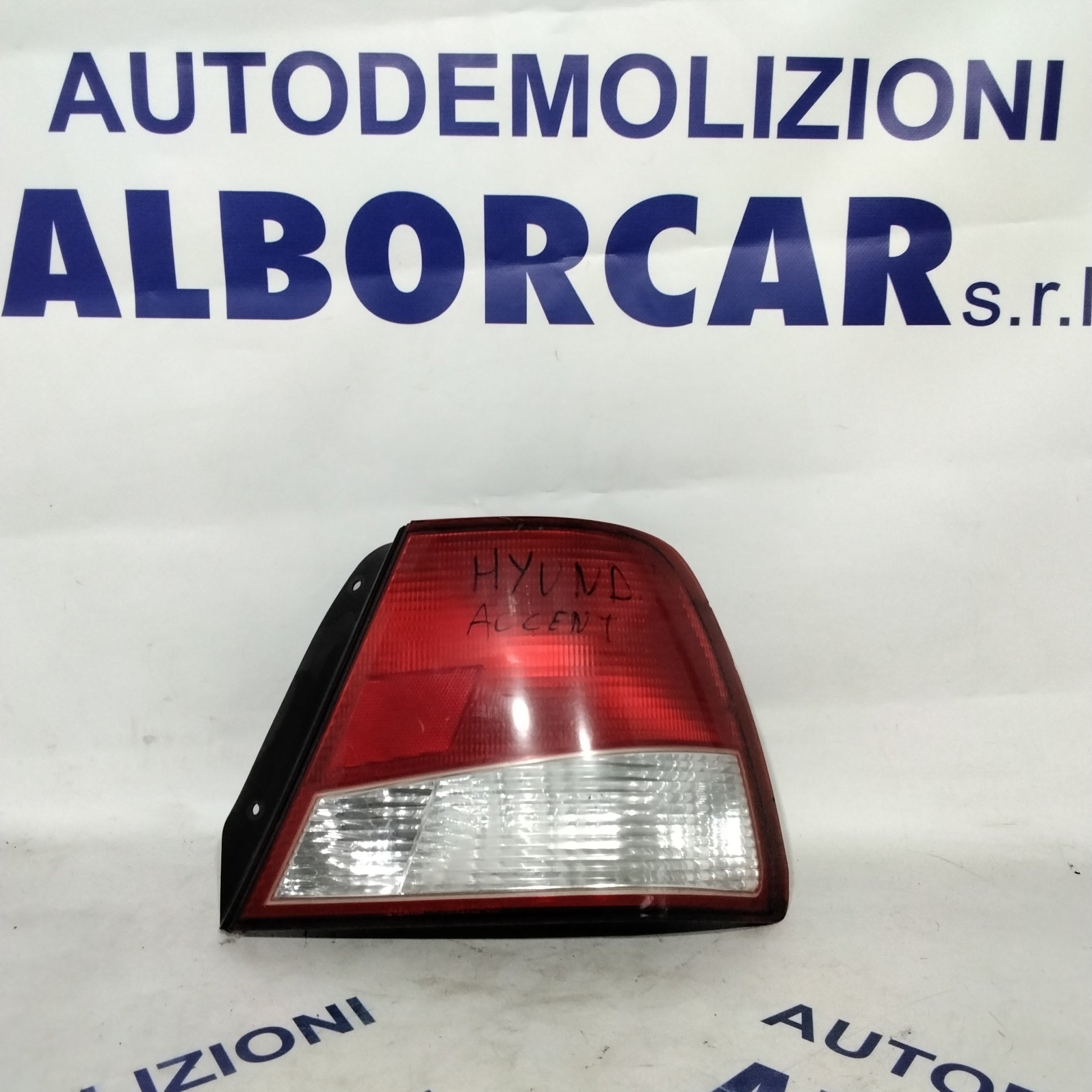 Hyundai Accent right tail light 2002 code: R92402252 (sf9p2)