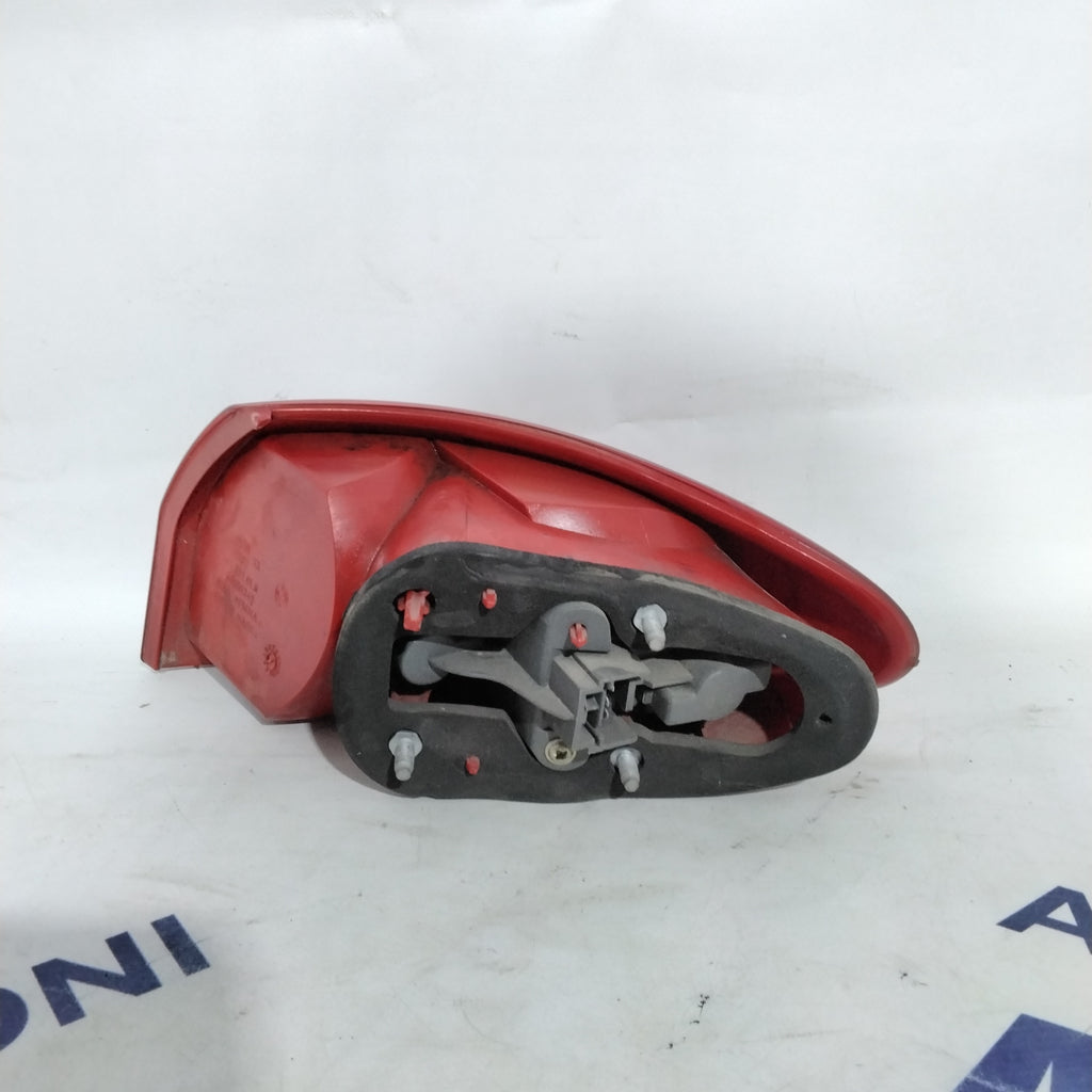 Right tail light Alfa Romeo 147 year 2004 part number: 46556349 (sf9p2)