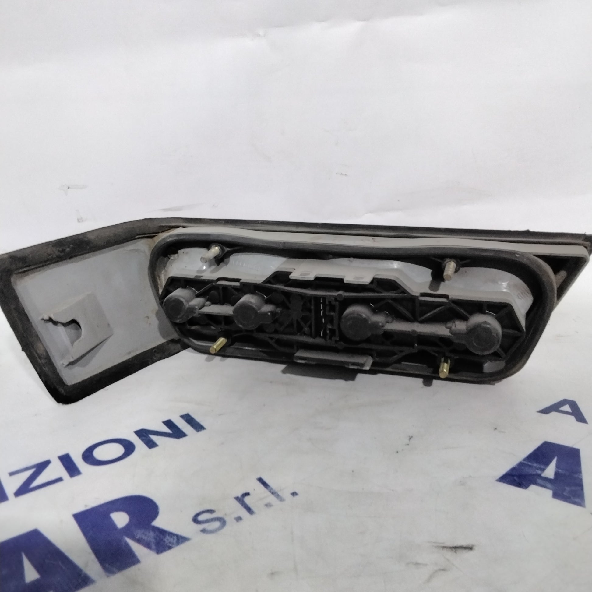 left brake light alfa romeo 33 year 1994 code: 16608(sf9p2)