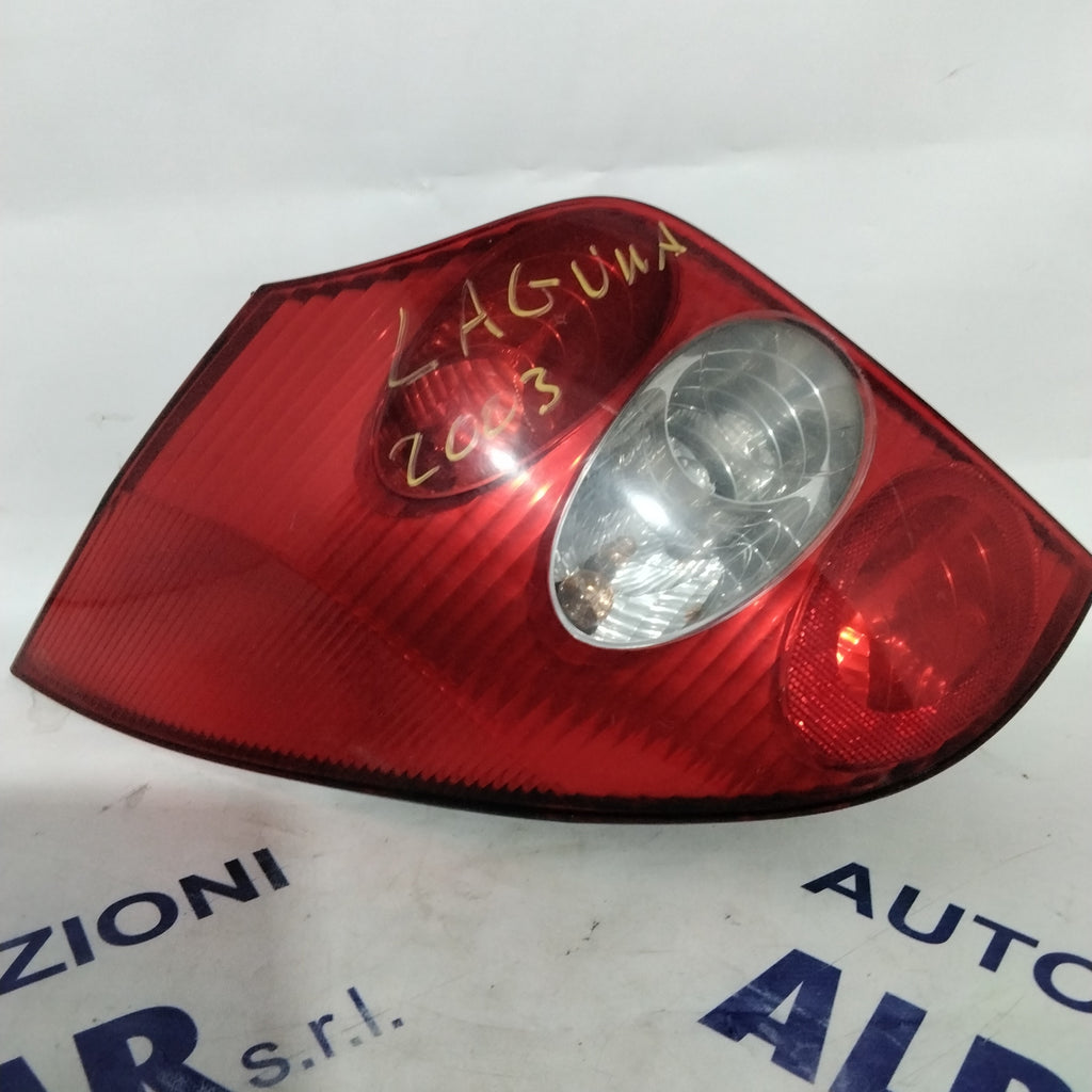 Renault Laguna left tail light year 2003 code: 8200002471 (sf9p1)