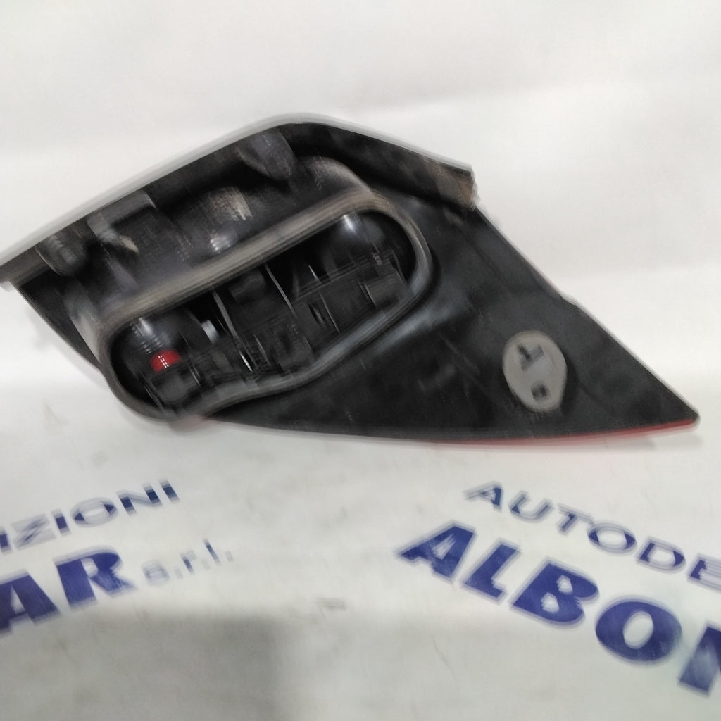 Renault Laguna left tail light year 2003 code: 8200002471 (sf9p1)