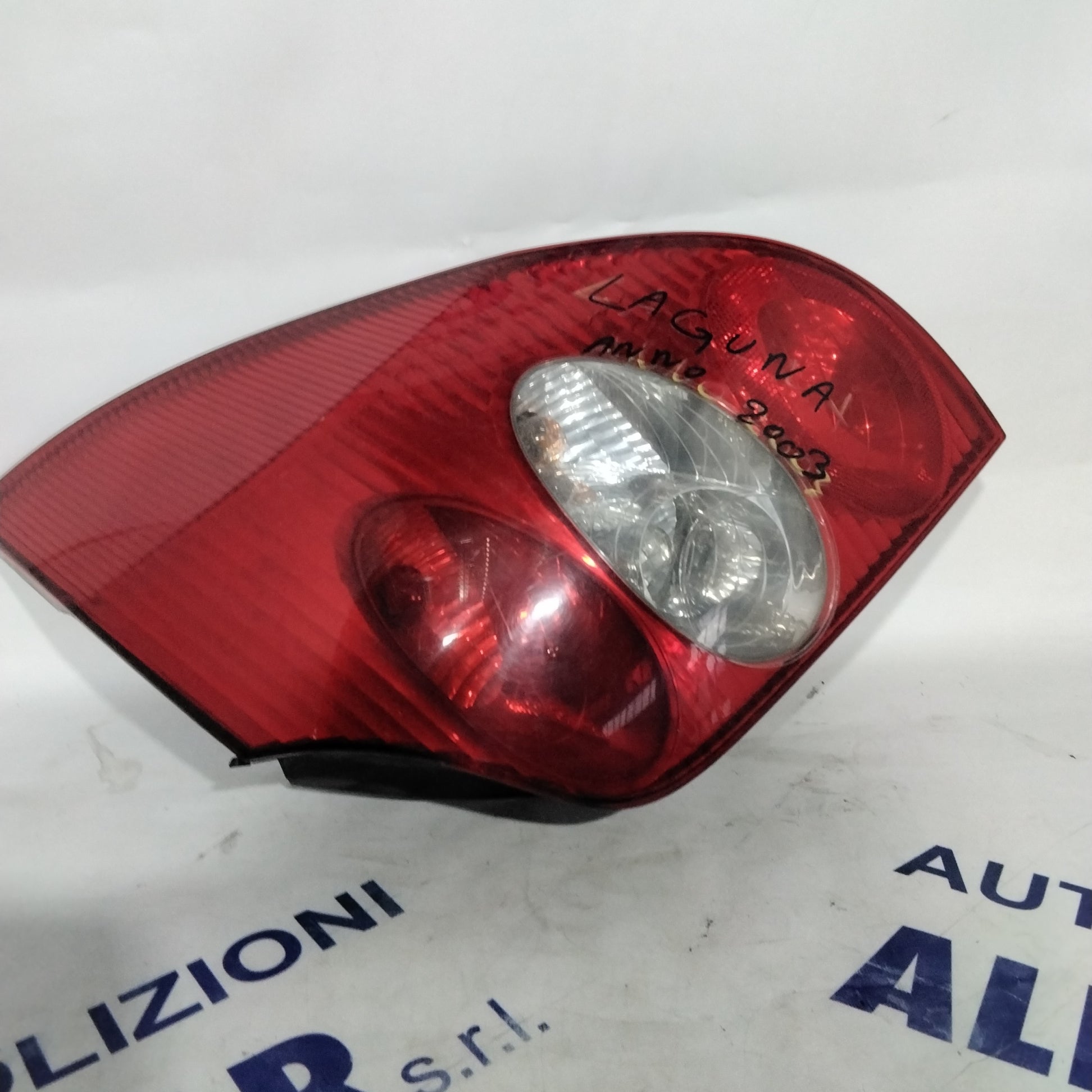 Renault Laguna right tail light year 2003 code: 8200002472 (sf9p1)