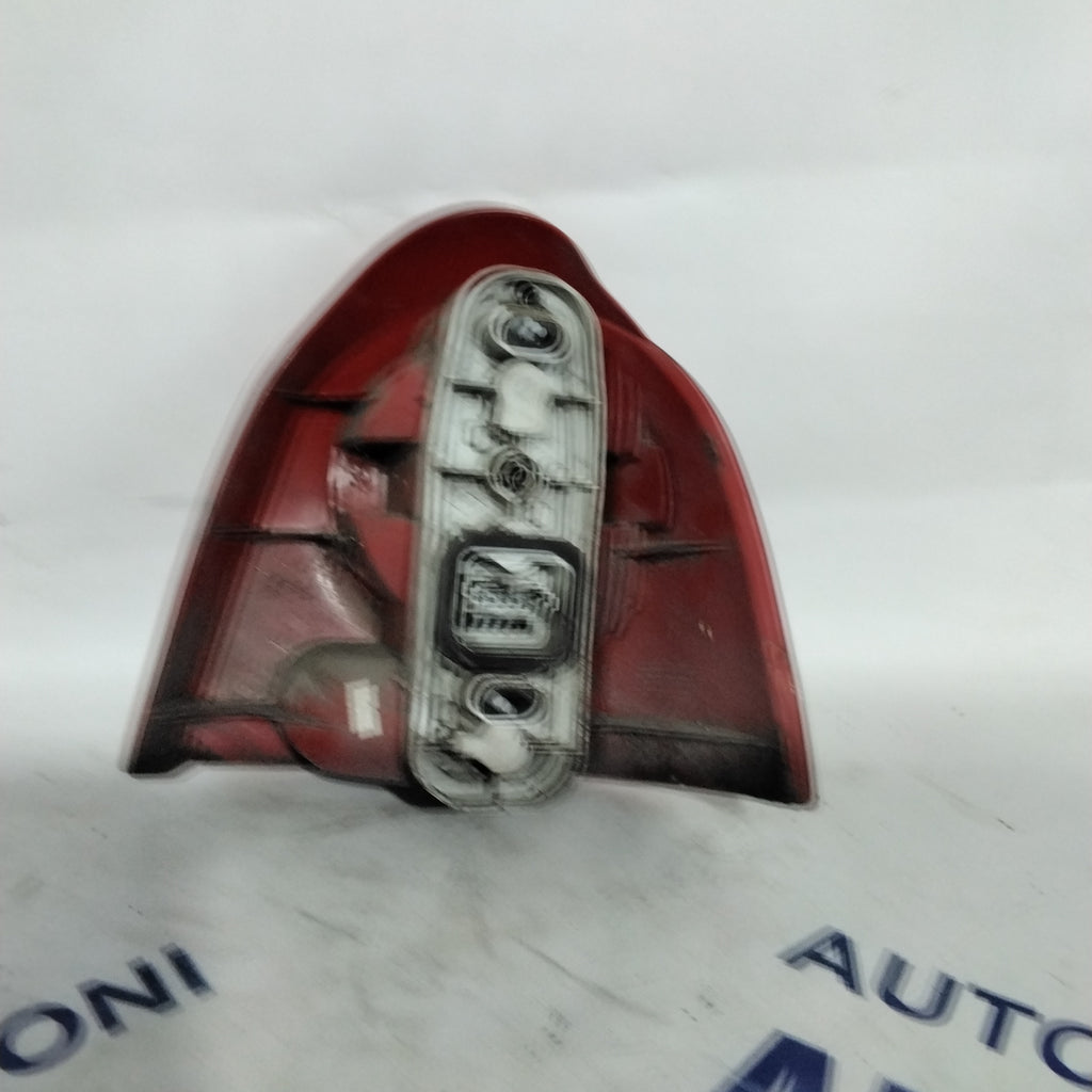 Renault Twingo left tail light year 2001 code: 085511940L (sf9p1)