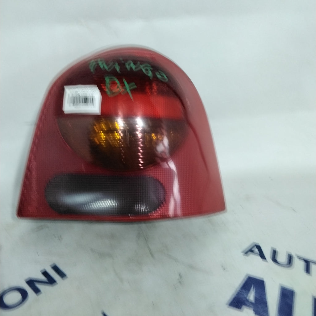 Renault Twingo right tail light year 2001 code: D7700426320 (sf9p1)