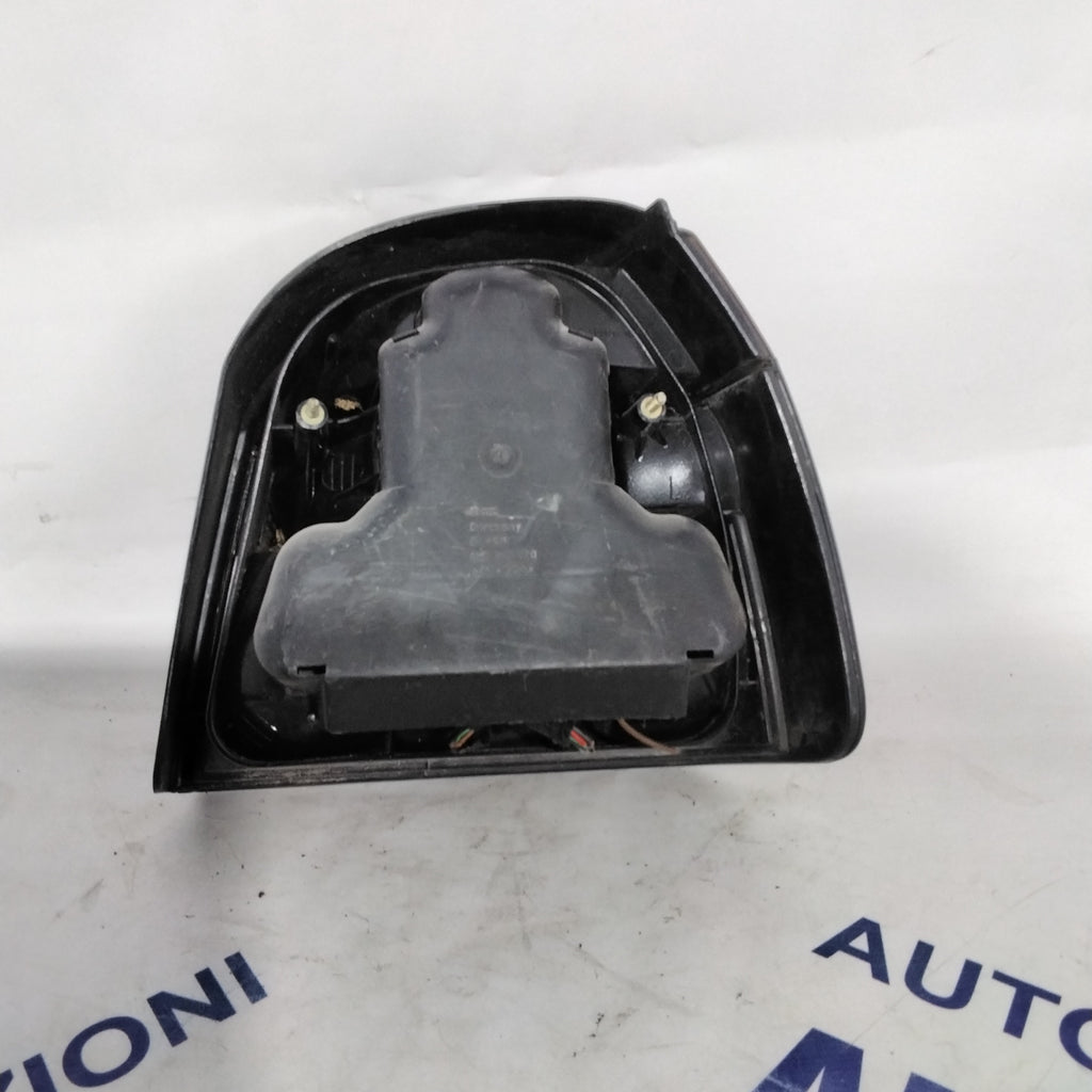 Faro trasero Volkswagen Golf 3 izquierdo año 1996 código: 1H6945111B (sf9p3)