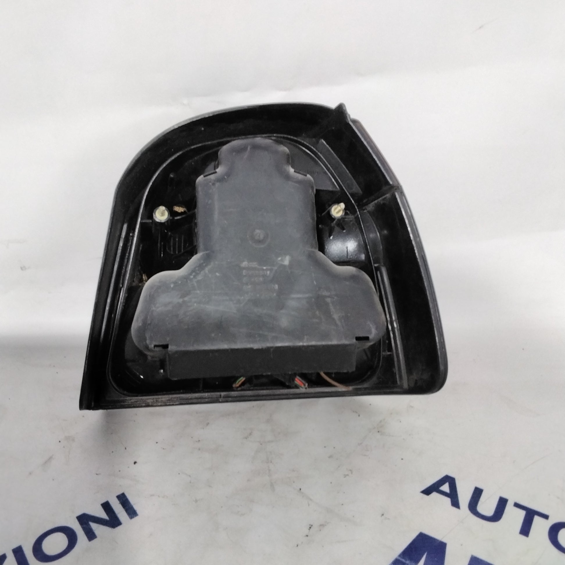 Faro trasero Volkswagen Golf 3 izquierdo año 1996 código: 1H6945111B (sf9p3)