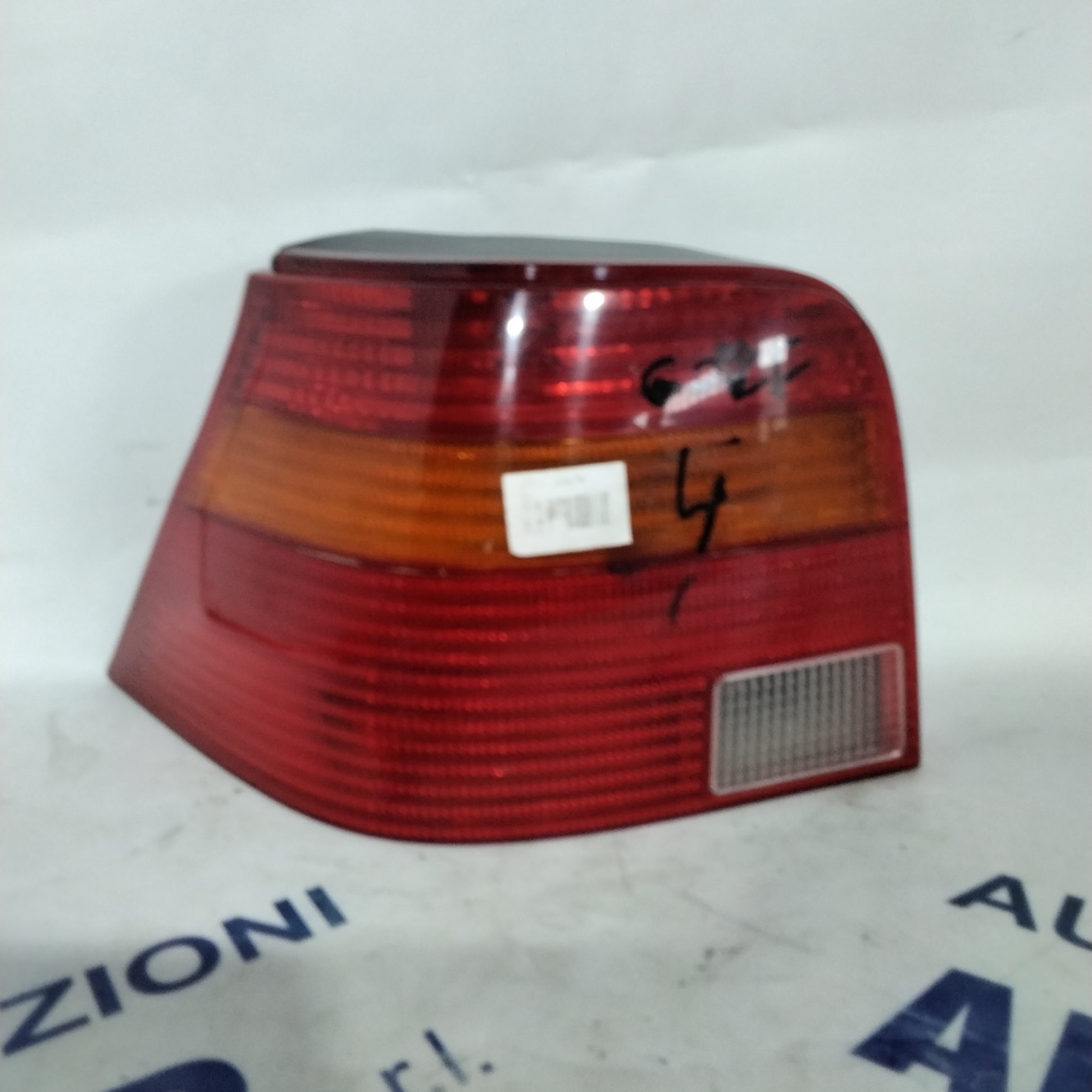 Volkswagen Golf 4 left tail light, year 2002, code: 37750719 (sf9p3)
