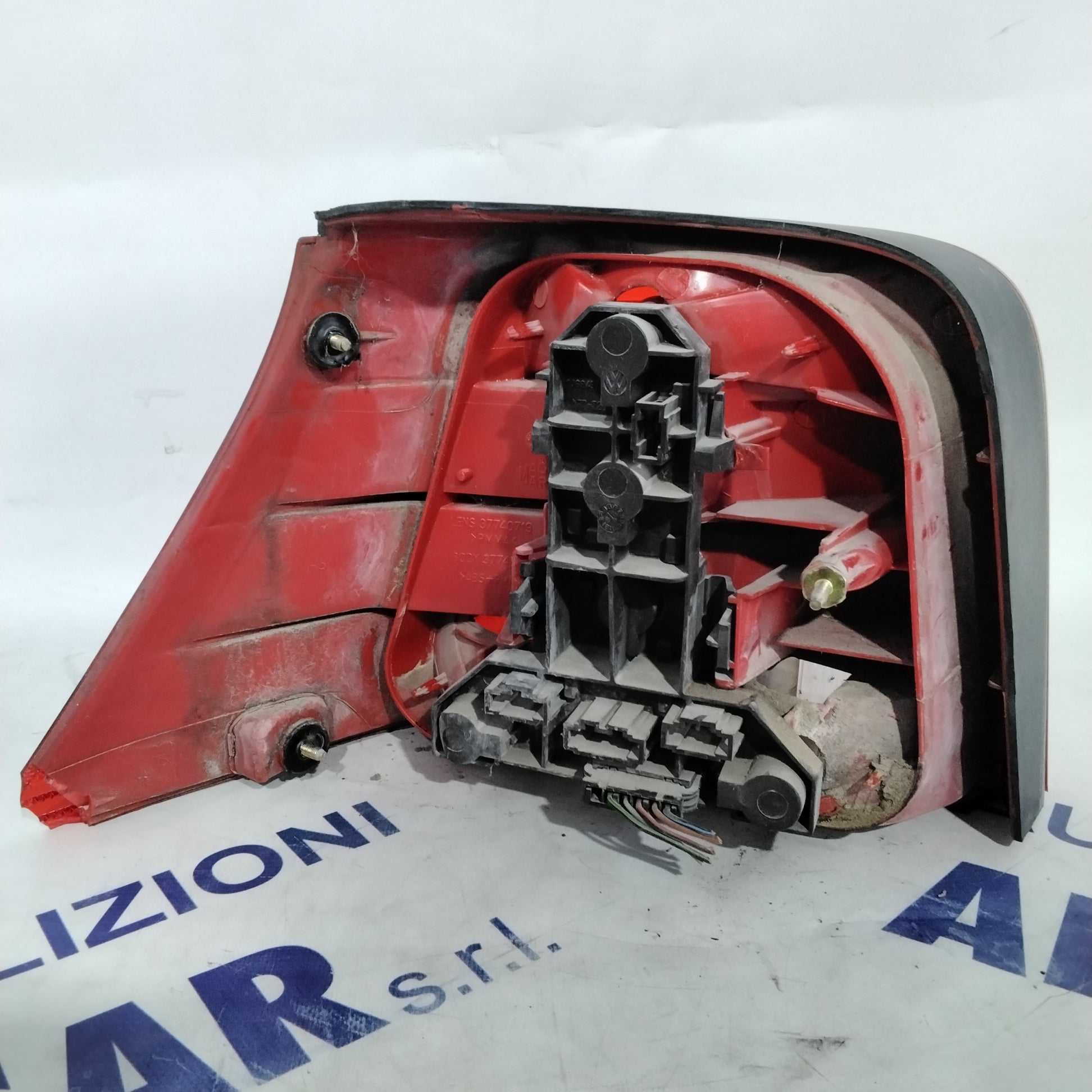 Taillight Volkswagen Golf 4 right year 2002 code: 37740719 (sf9p3)