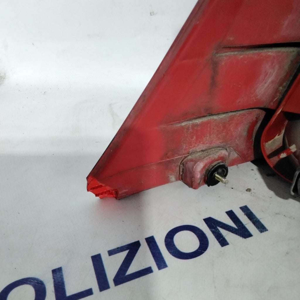 Taillight Volkswagen Golf 4 right year 2002 code: 37740719 (sf9p3)