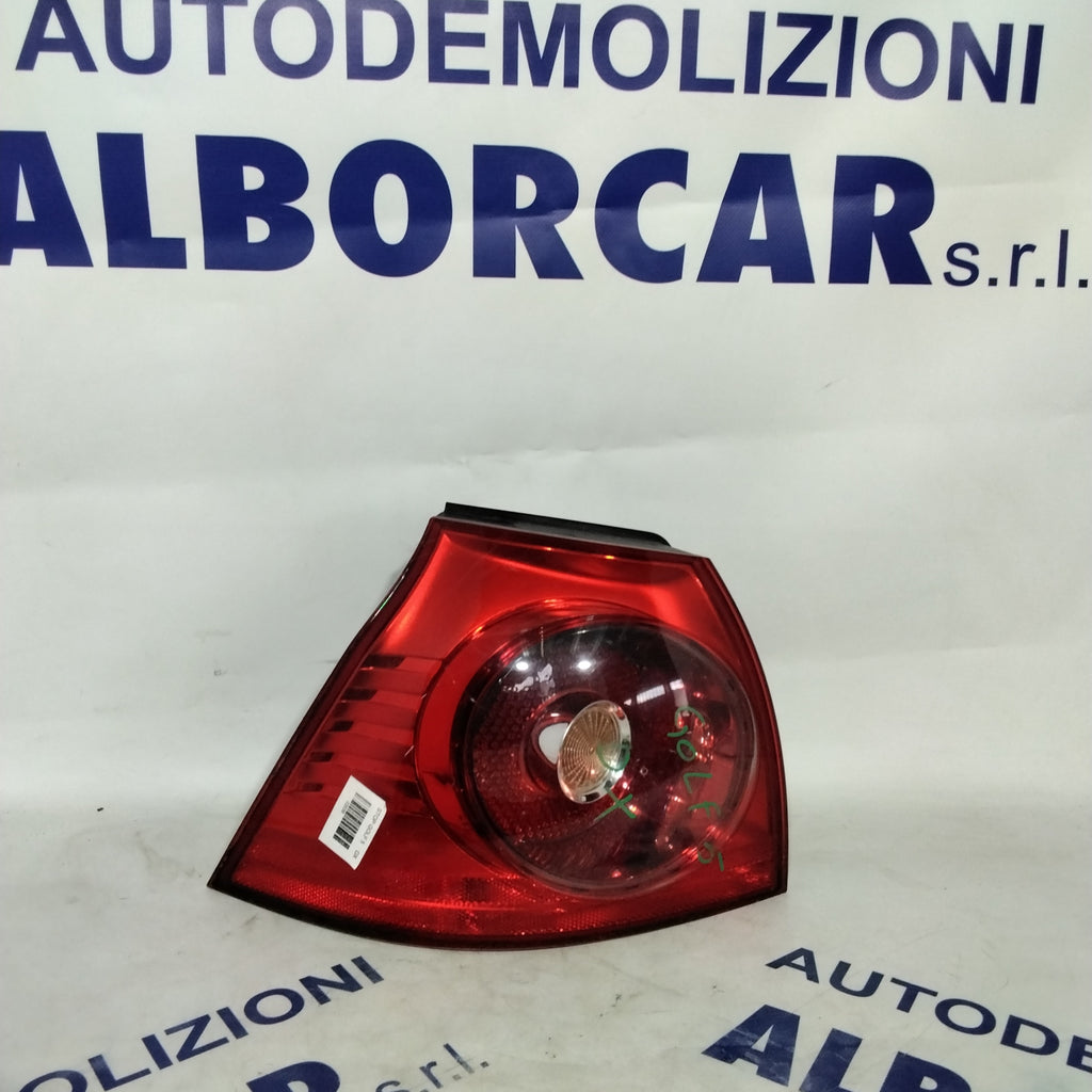 Volkswagen Golf 5 right tail light year 2006 code: 028490102 (sf9p3)