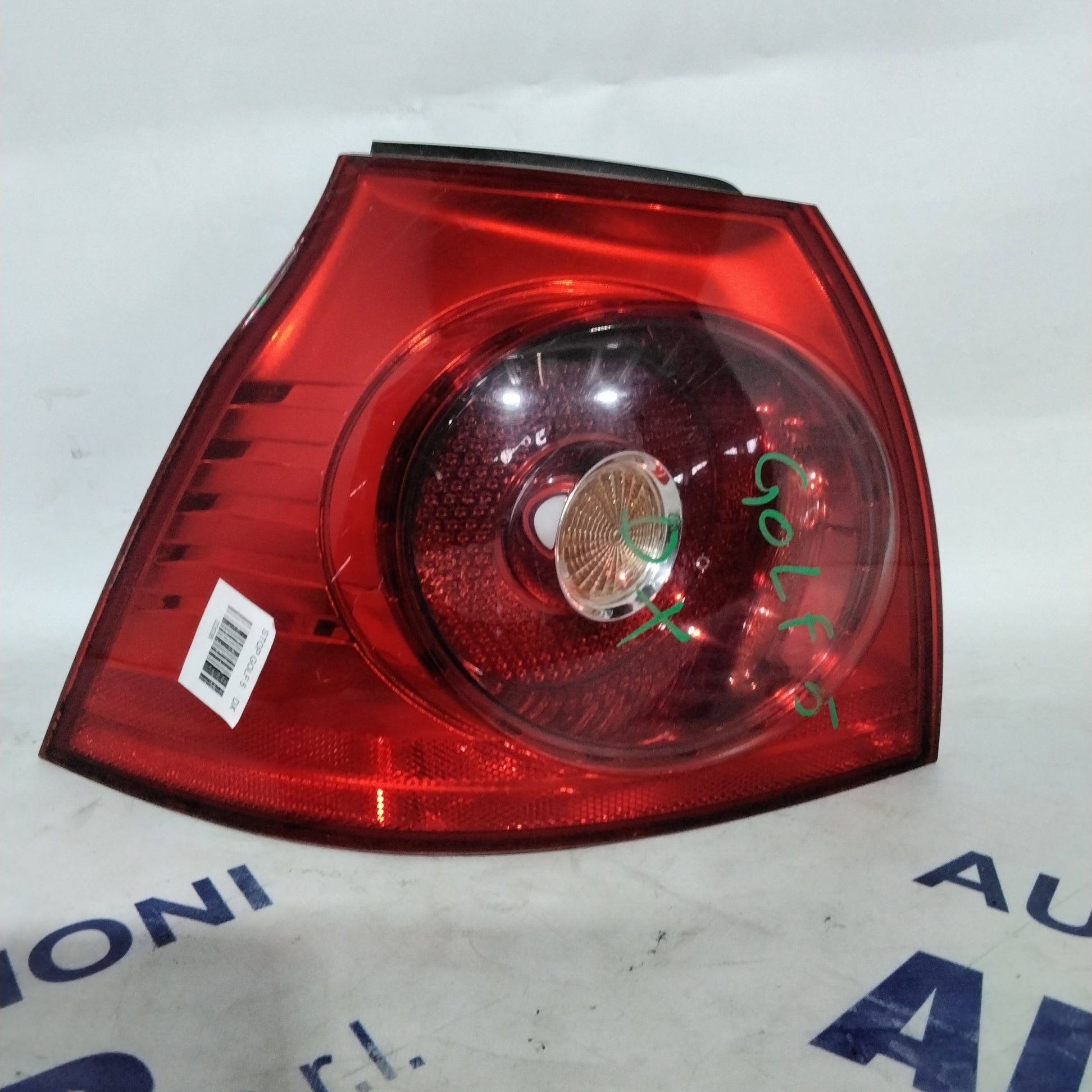 Volkswagen Golf 5 right tail light year 2006 code: 028490102 (sf9p3)