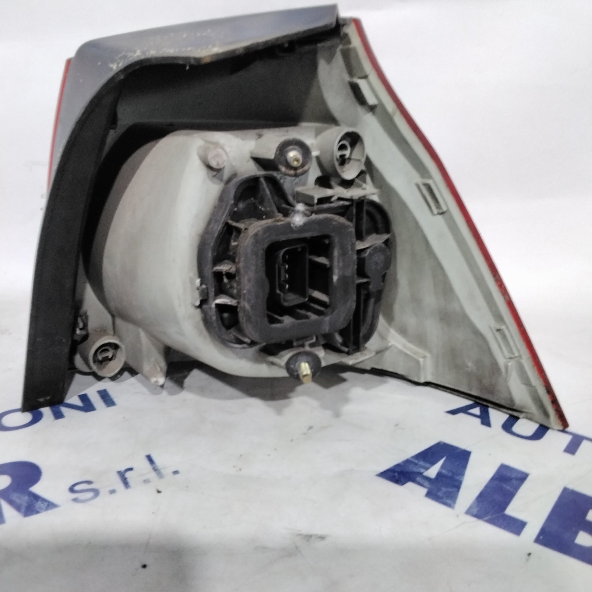 Volkswagen Golf 5 right tail light year 2006 code: 028490102 (sf9p3)