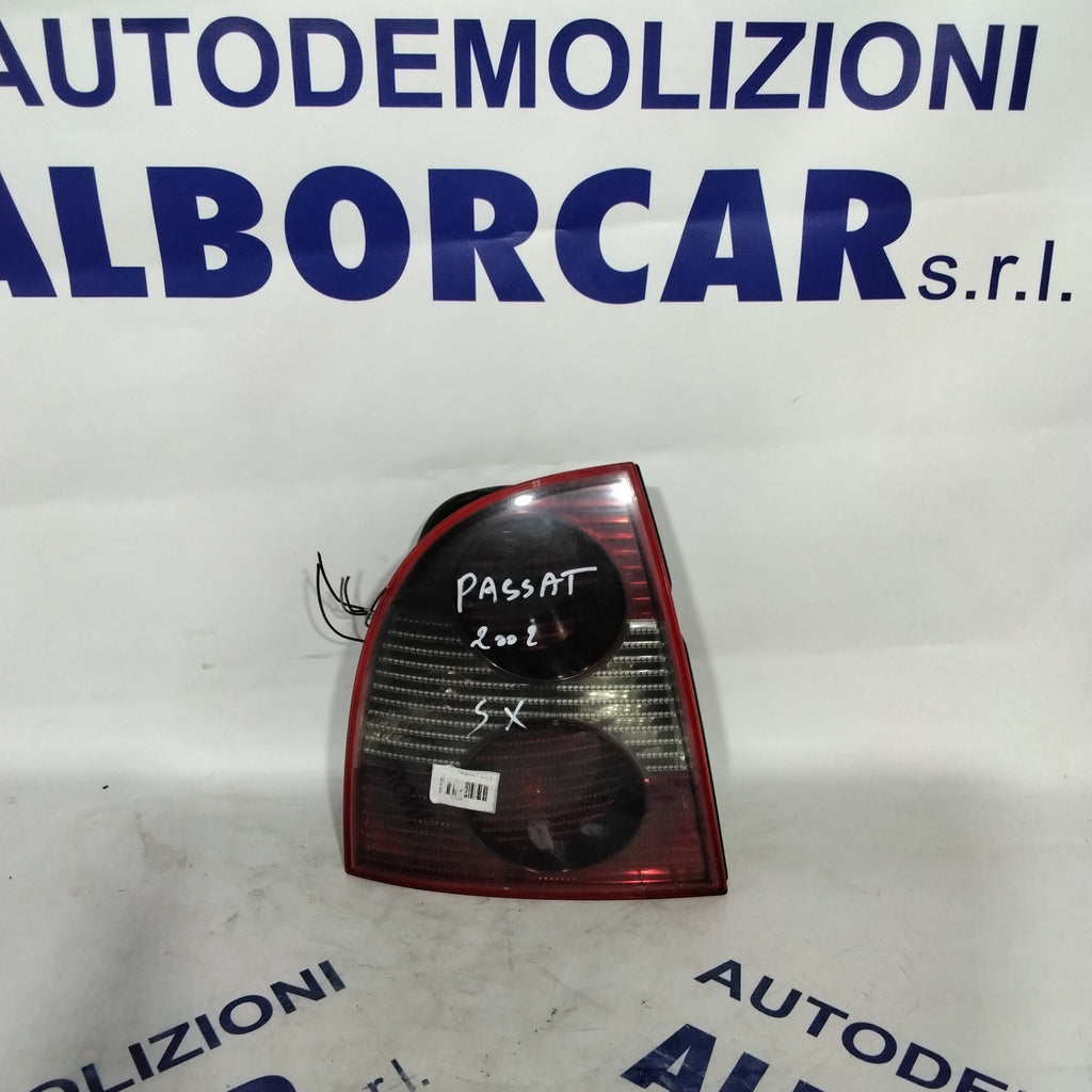 Volkswagen Passat left taillight year 2002 code: 28409014 (sf9p3)