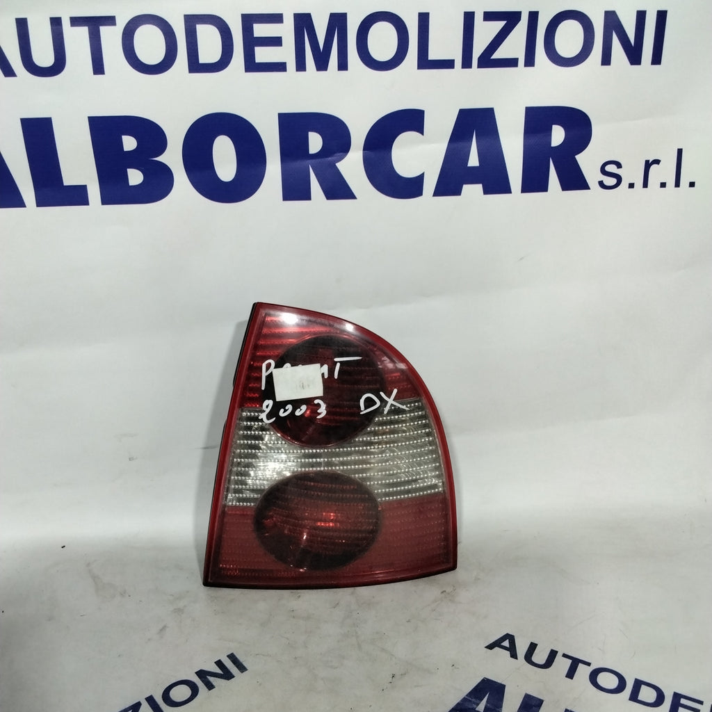 Volkswagen Golf 5 right taillight year 2002 code: 28408014 (sf9p3)