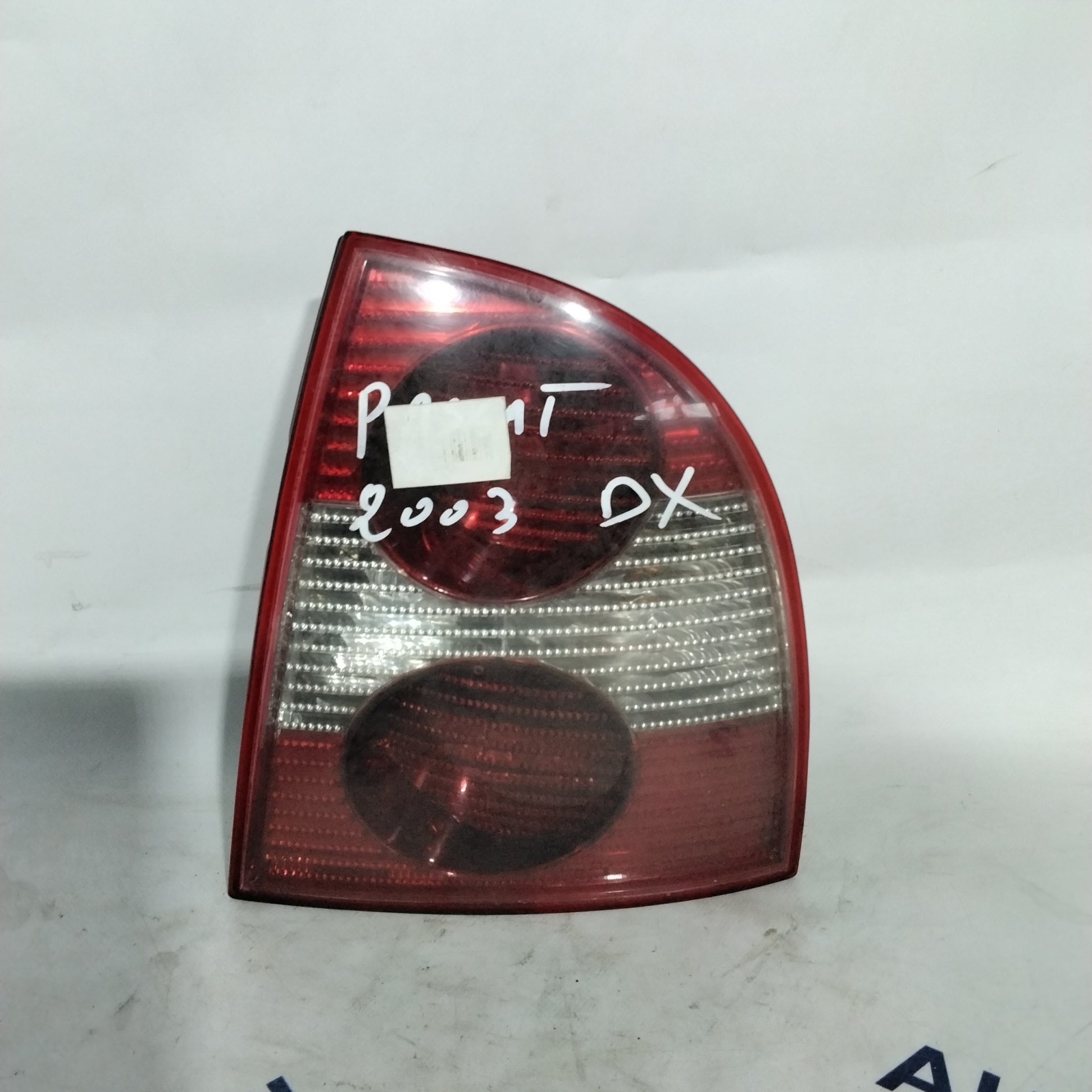 Volkswagen Golf 5 right taillight year 2002 code: 28408014 (sf9p3)