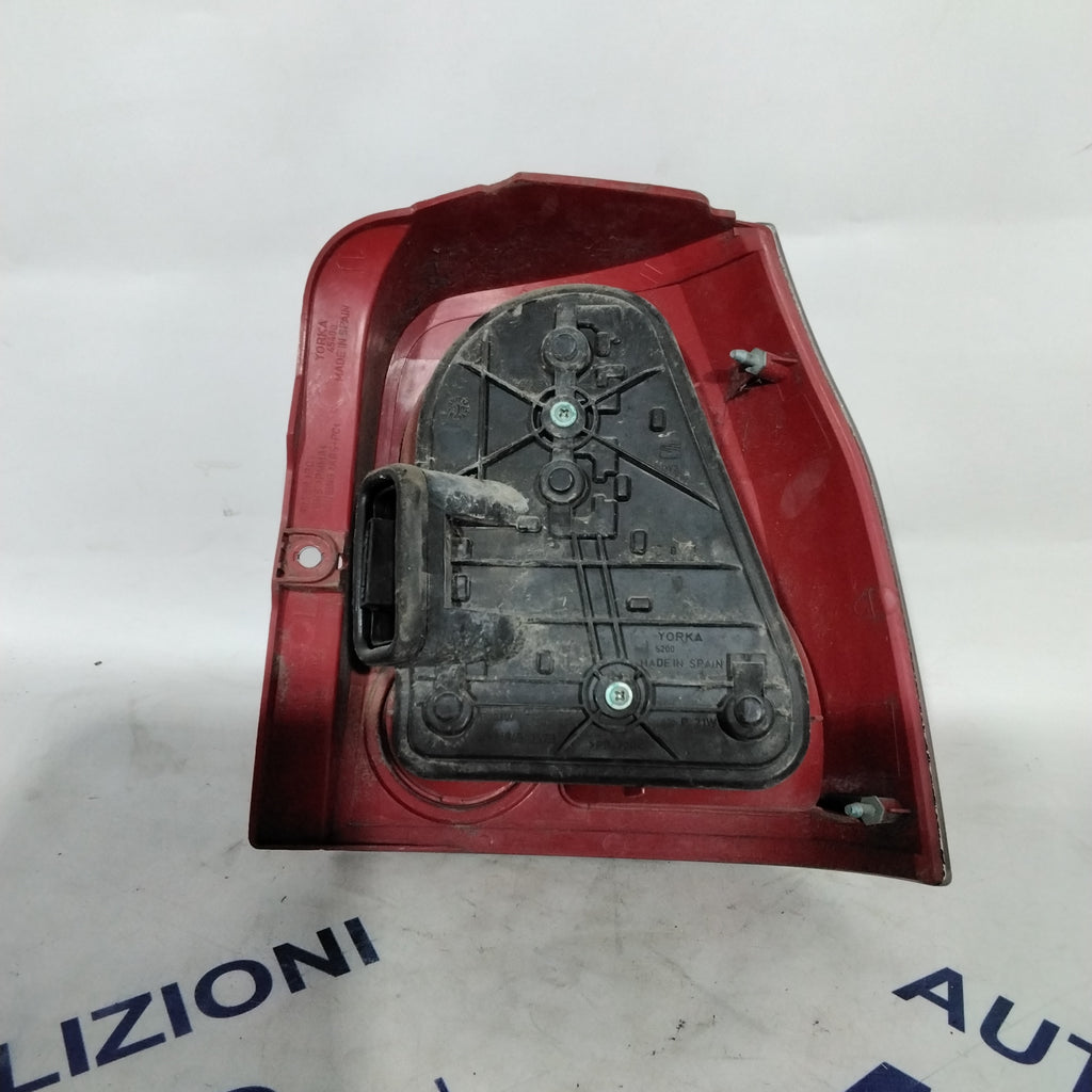 Seat Arosa left brake light year 2002 code: 6H0945095M (sf9p3)