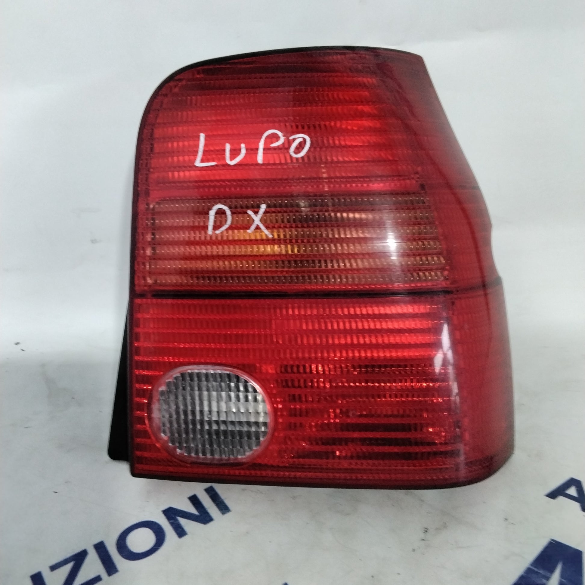 Right rear light Volkswagen Lupo year 2001 code: 38020748 (sf9p3)