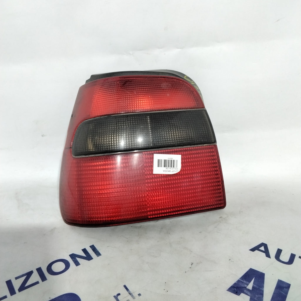 Skoda Felicia left tail light year 2000 code: 44198788 (sf9p3)