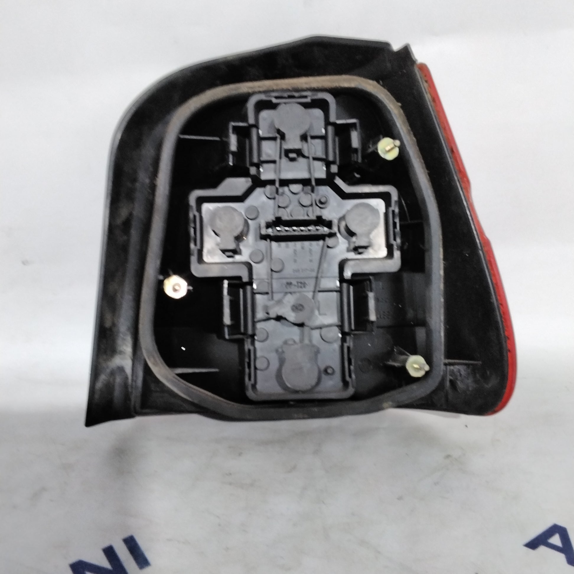 Skoda Felicia right tail light year 2000 code: 44198788 (sf9p3)