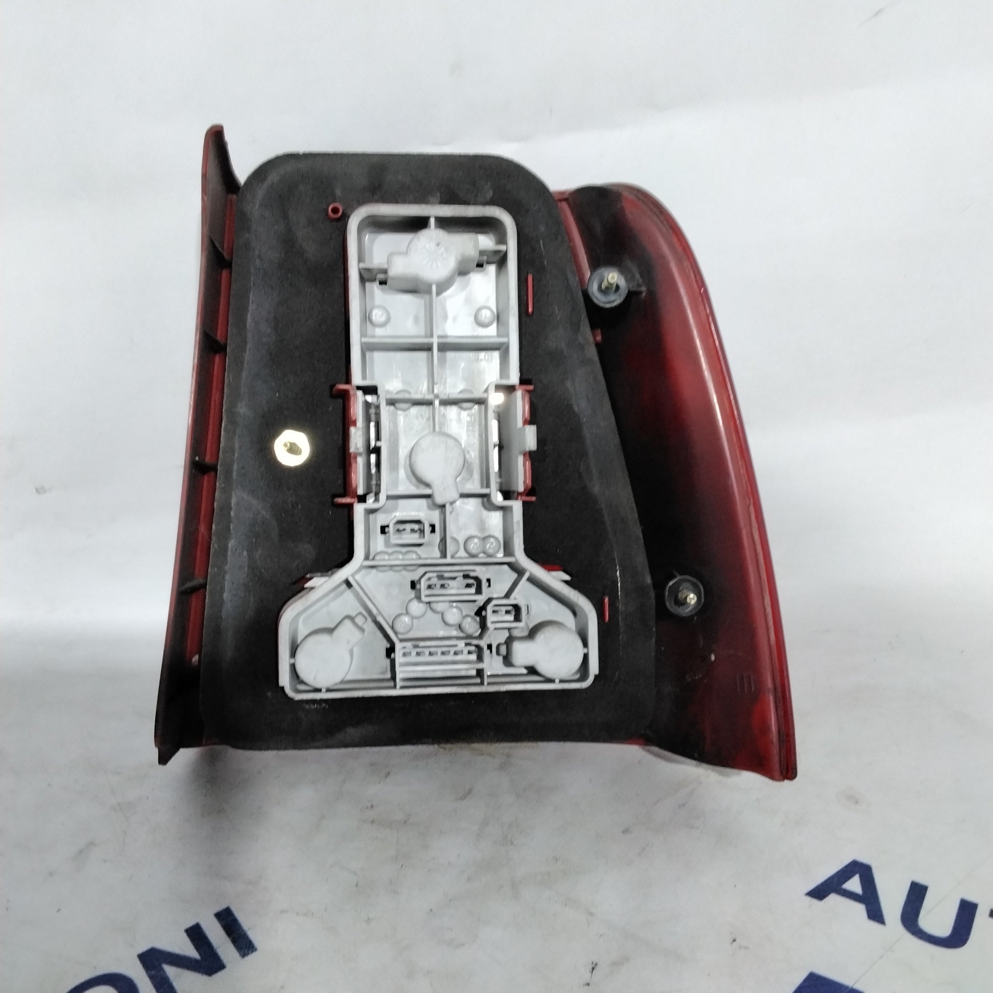 Volkswagen Passat left tail light year 2000 code: 3B5945095F (sf9p3)
