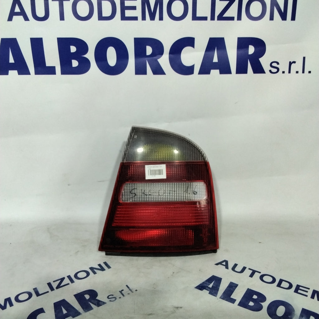 Skoda Octavia sedan right tail light year 2004 code: 1U6945112 (sf9p3)