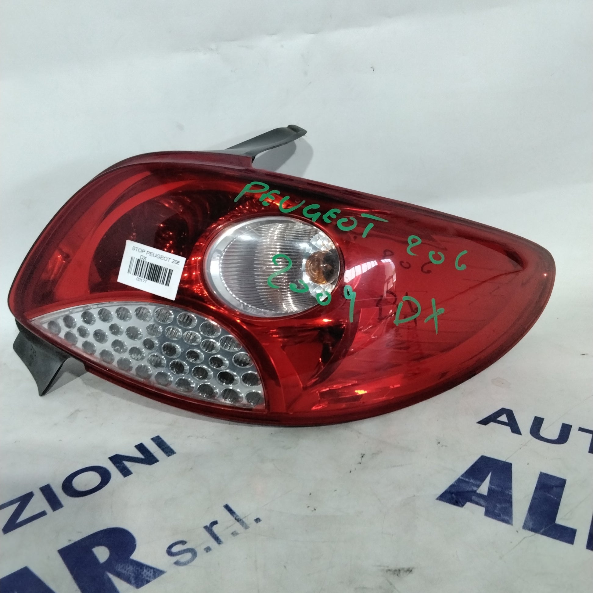 Peugeot 206 right taillight year 2009 code: 118057B (sf9p4)