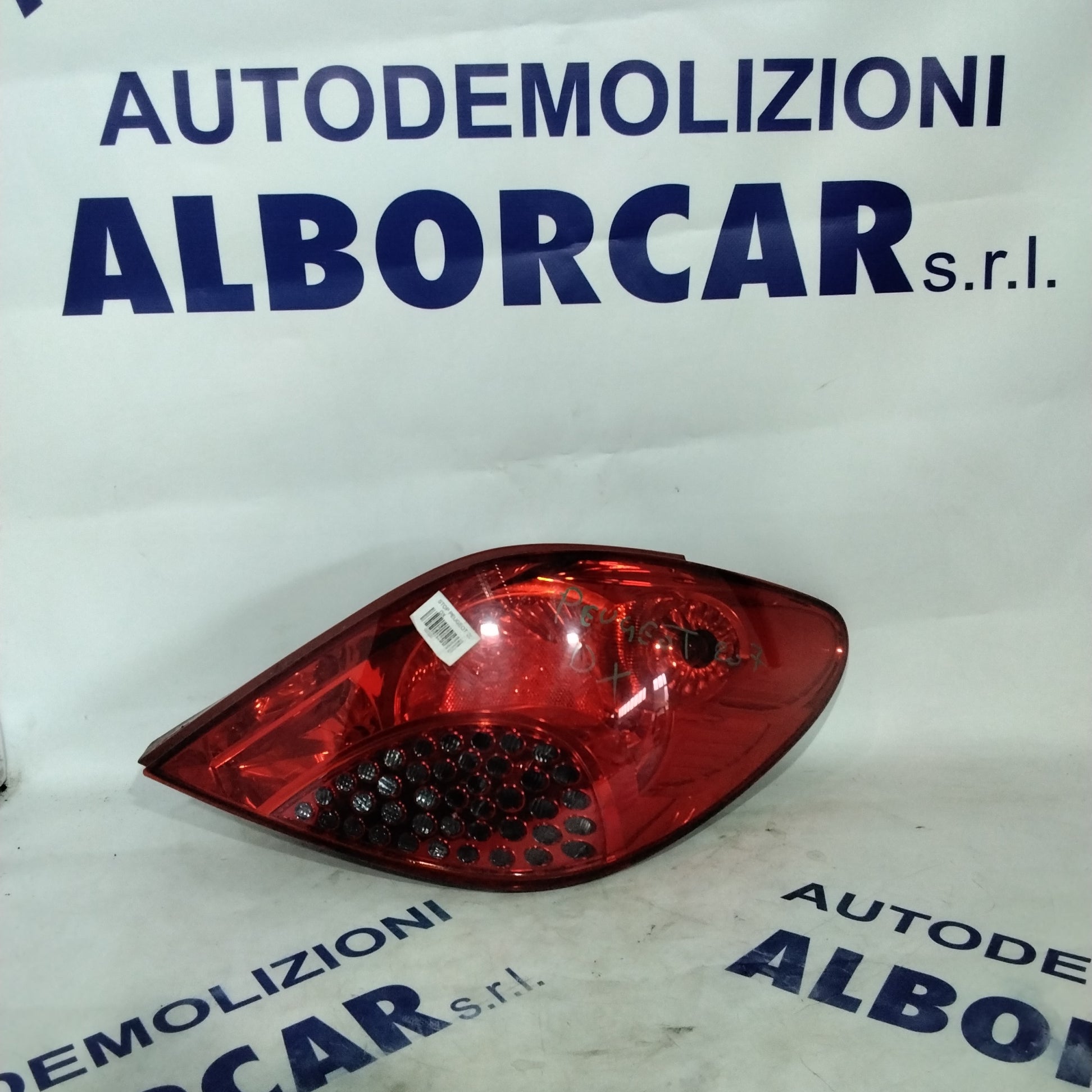 Peugeot 207 right tail light year 2008 code: 9649986580 (sf9p4)