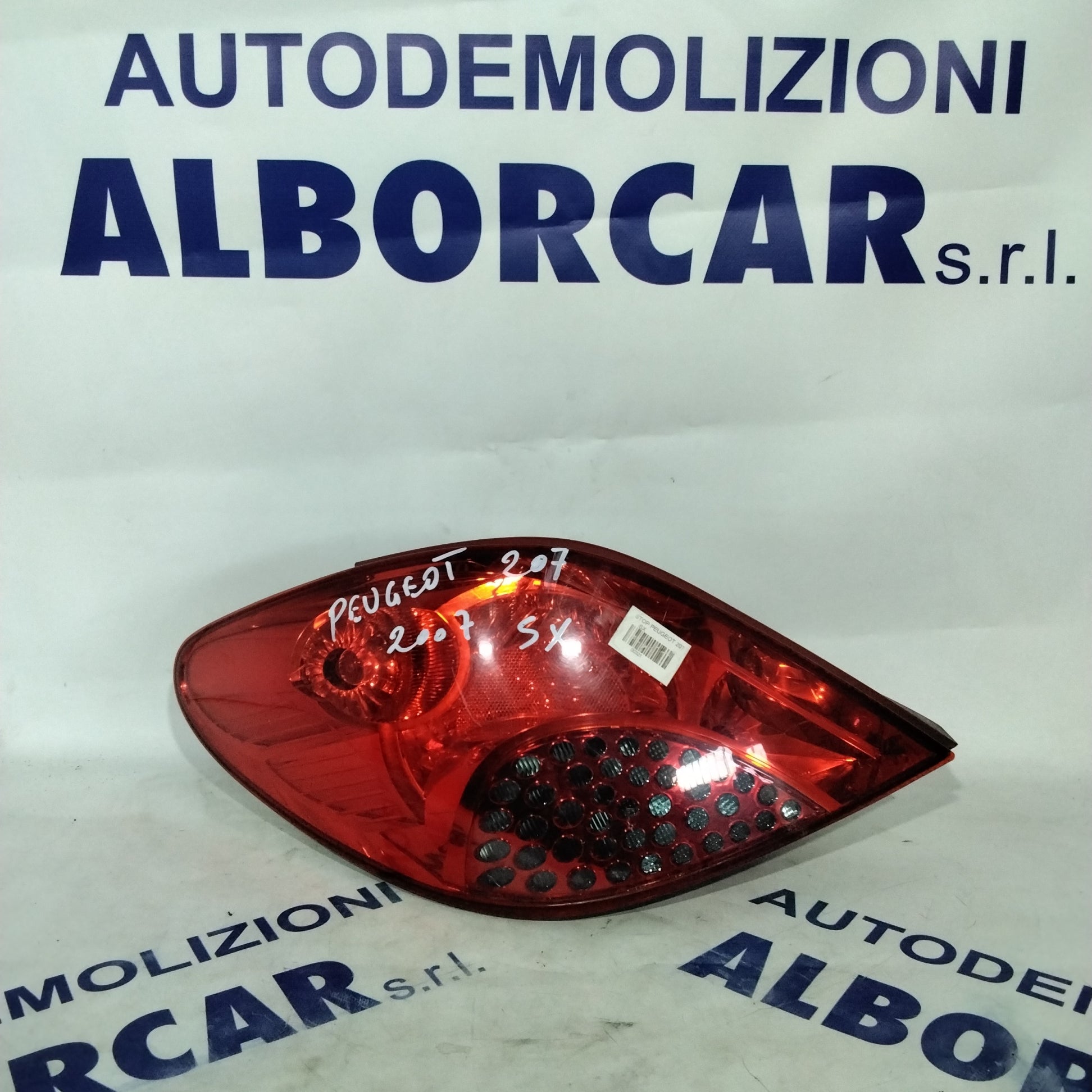 Peugeot 207 left tail light year 2008 code: 9649986680 (sf9p4)