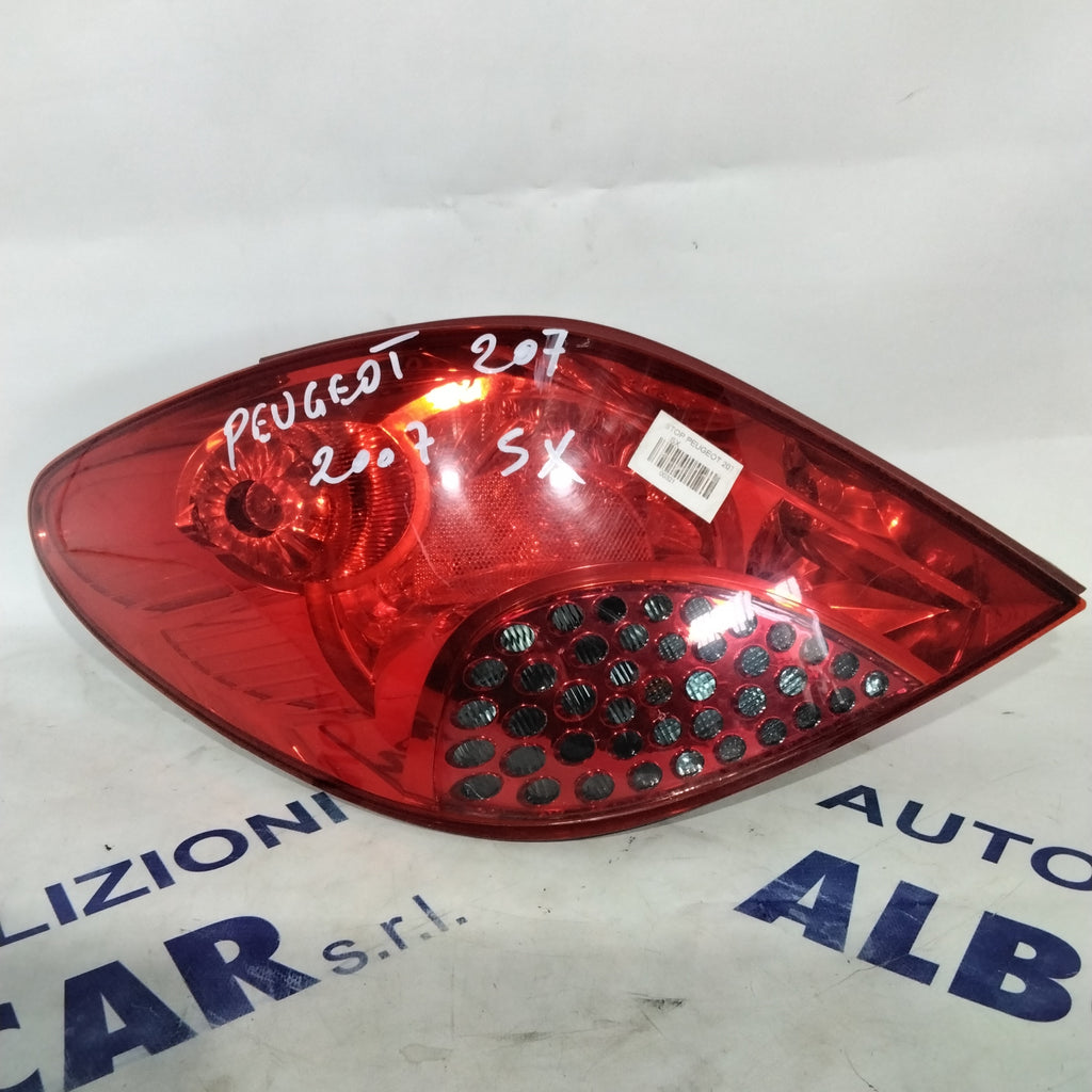 Peugeot 207 left tail light year 2008 code: 9649986680 (sf9p4)