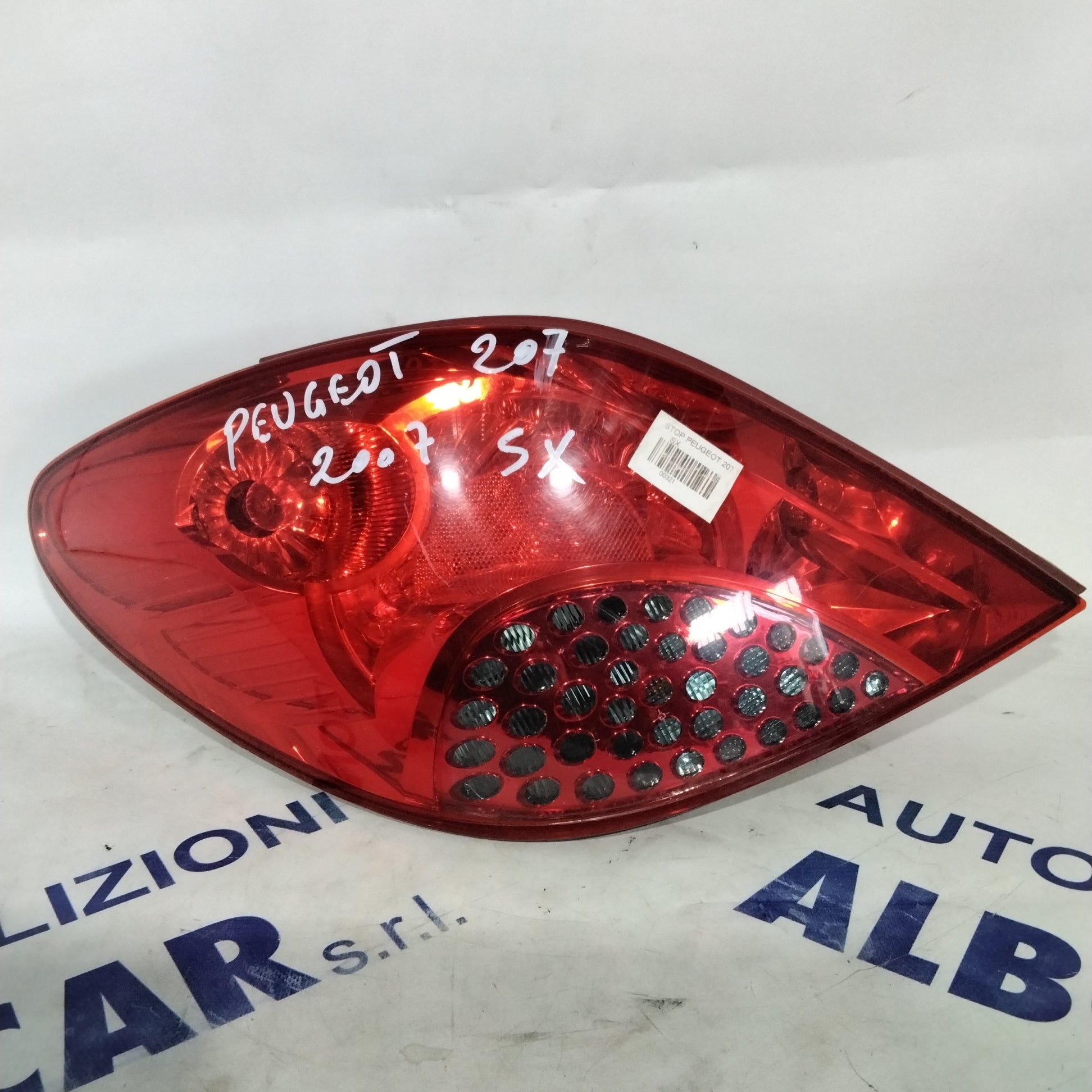 Peugeot 207 left tail light year 2008 code: 9649986680 (sf9p4)