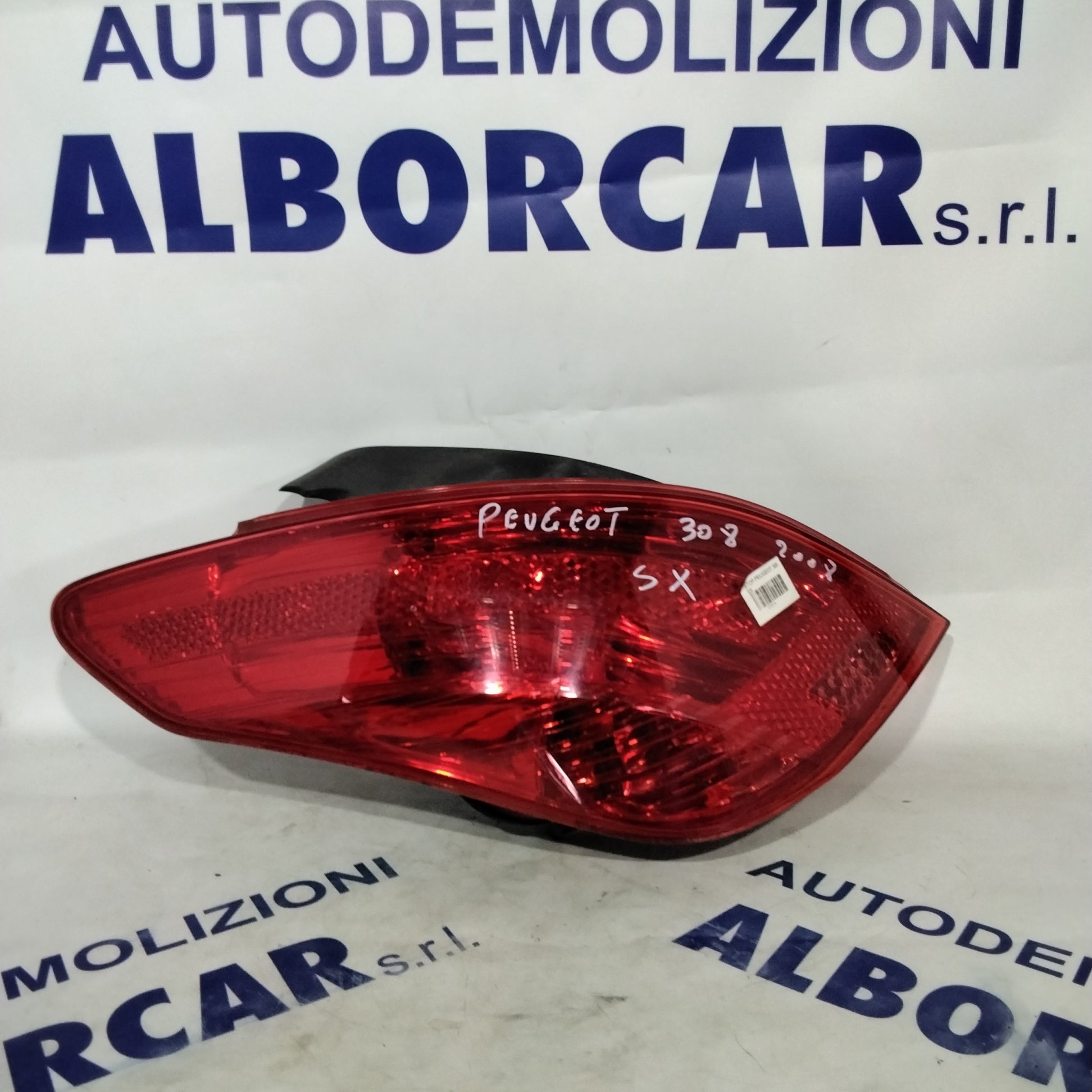Peugeot 206 left tail light year 2009 code: 9680425680 (sf9p4)