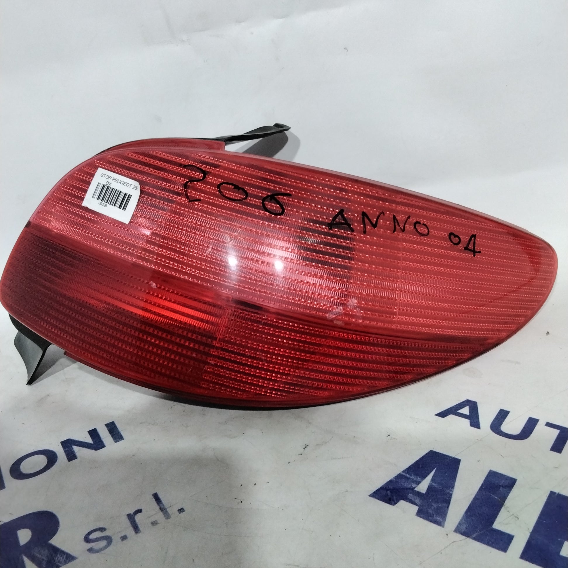 Peugeot 206 right tail light year 2003 (sf9p4)
