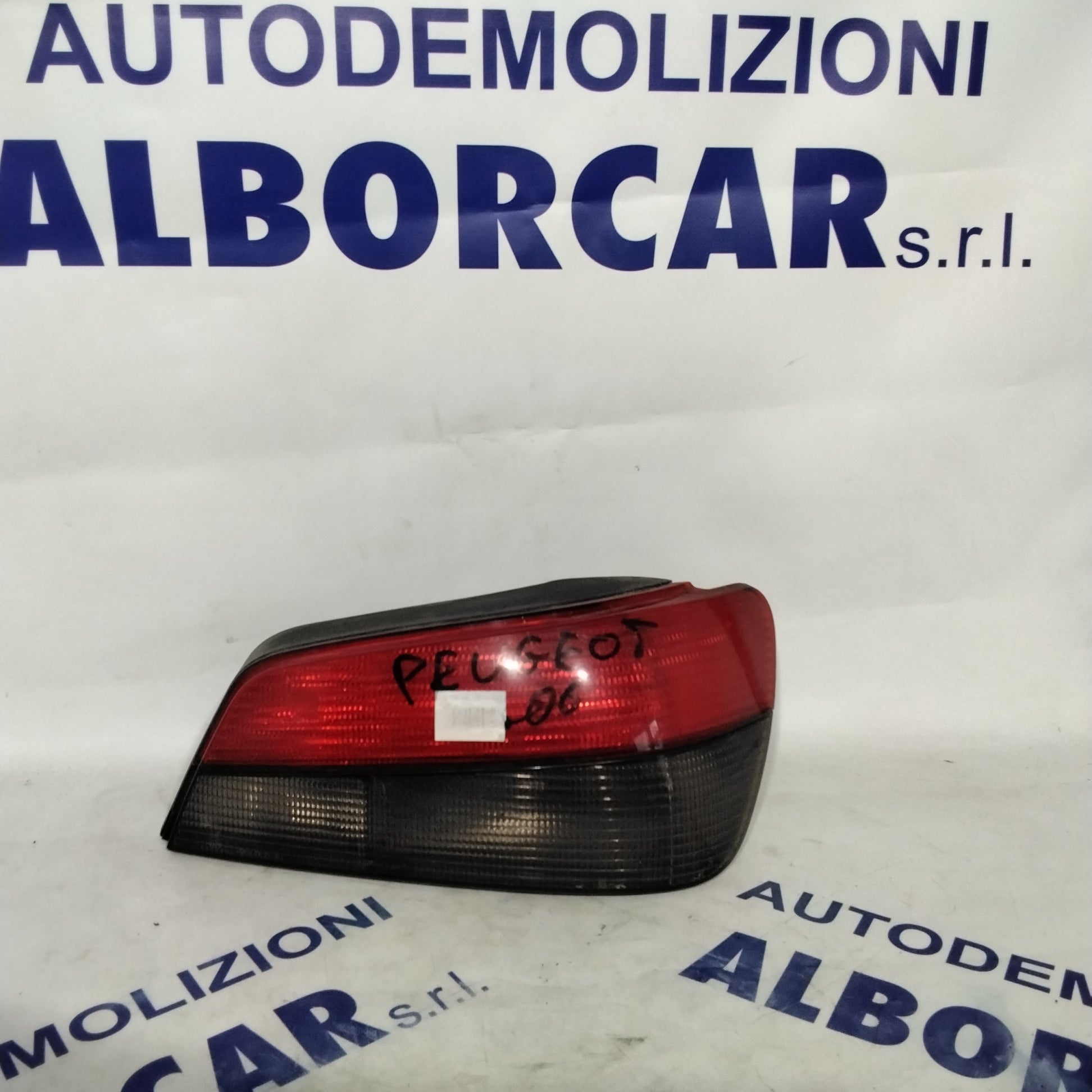 Peugeot 306 sedan right tail light year 1998 code: 2321D1 (sf9p4)