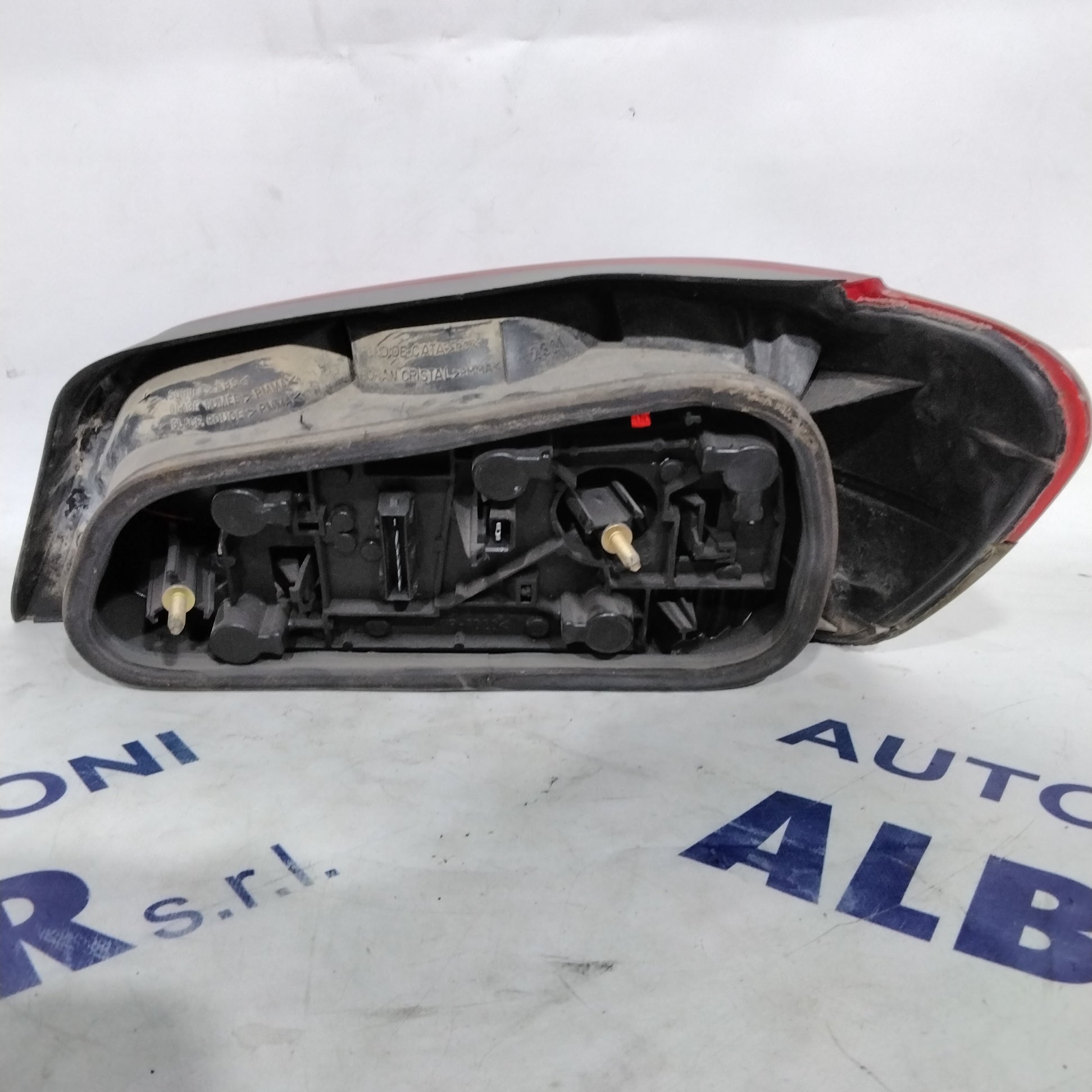Peugeot 306 rear left tail light year 1998 code: 2321G1 (sf9p4)