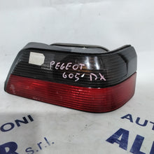 Carica l&#39;immagine nel visualizzatore di Gallery, Fanale stop peugeot 605 destro anno 1996 codice: 2241D (sf9p3)
