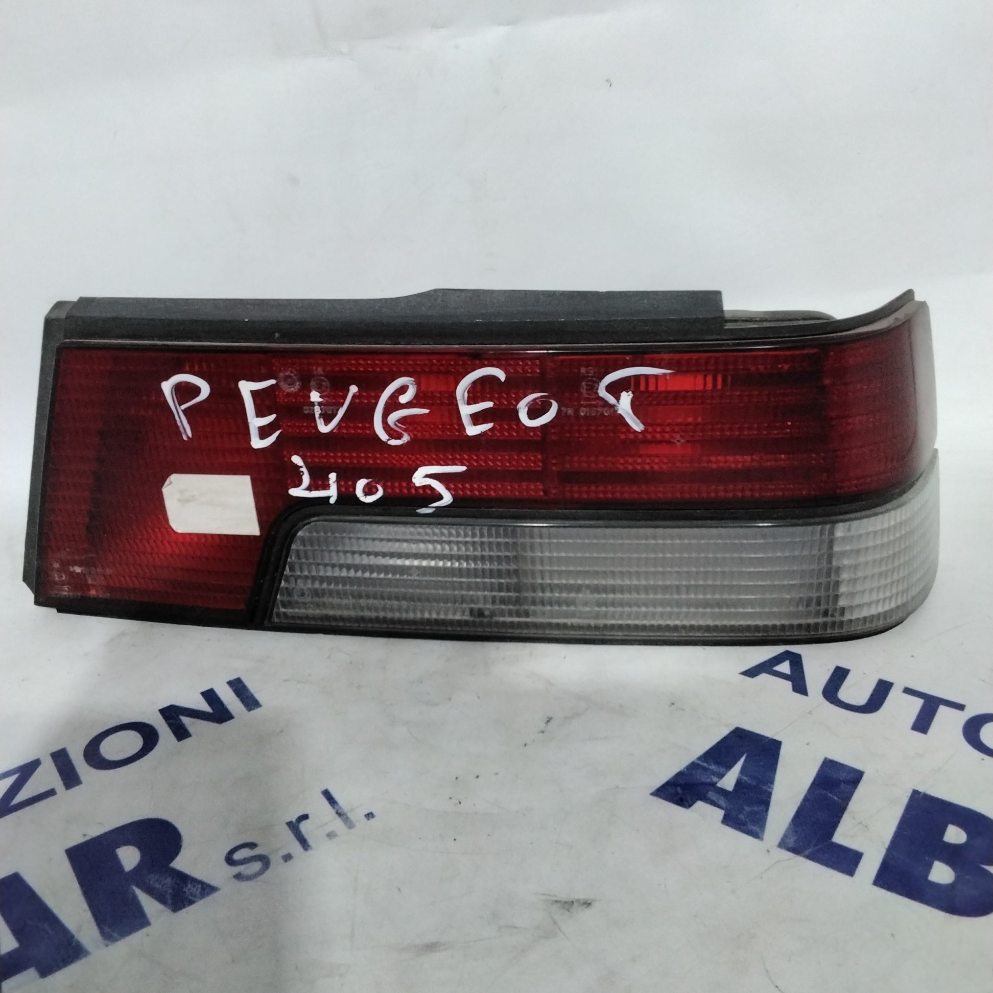 Peugeot 405 right tail light year 1993 code: 6751222 (sf9p4)
