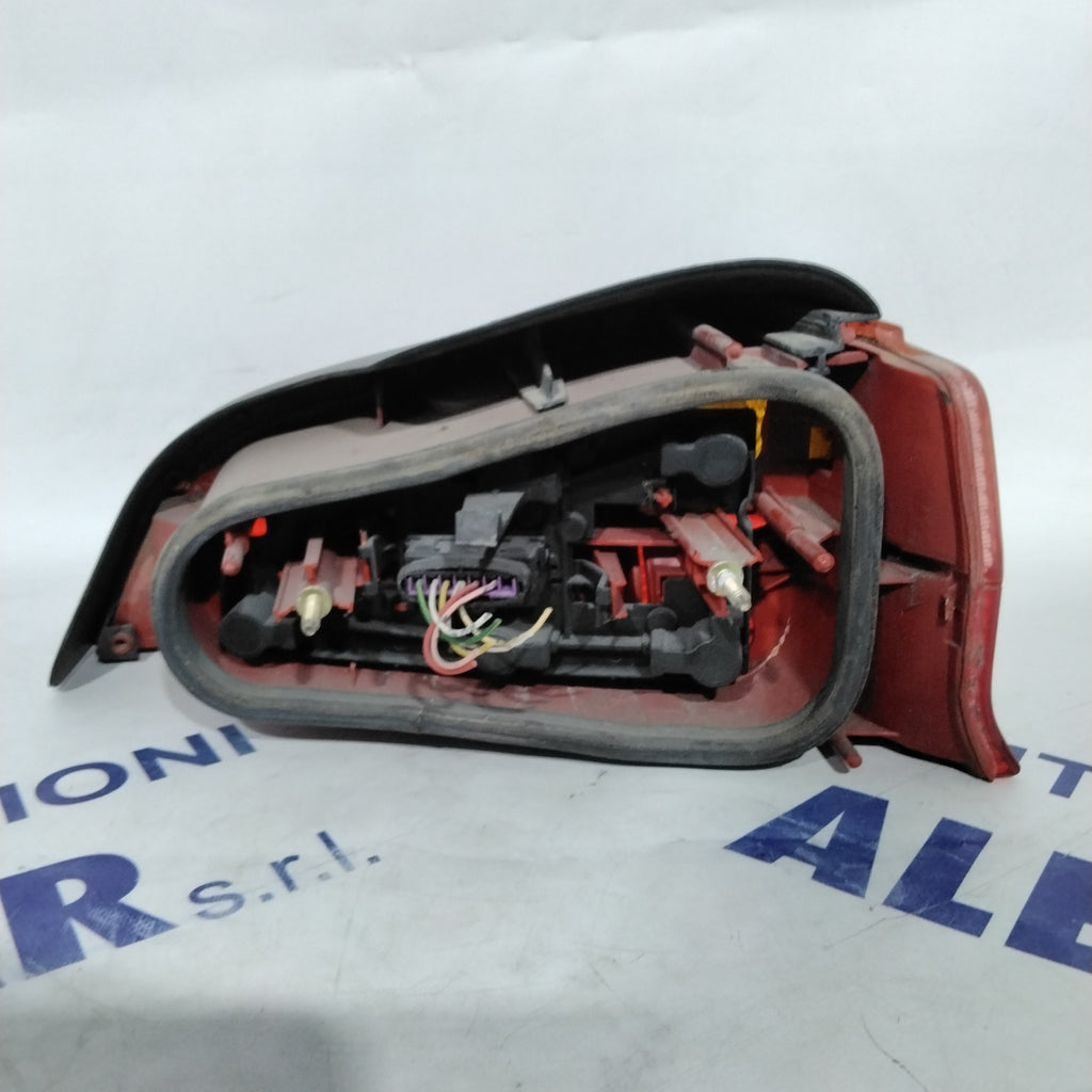 Left tail light Peugeot 106 year 1997 code: 2274G (sf9p4)