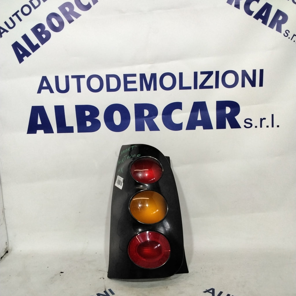 Fanale stop smart sinistro  coupe benzina cilindrata: 600 anno  2002-2004  colore nero con lampadina gialla e bianca codice: 253041L