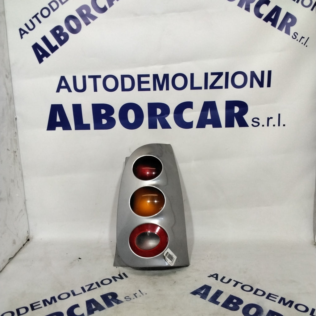 Fanale stop smart destro cilindrata: 600 benzina colori: nero e grigio codice: 253042R anno: 1999-2004 (sf9p3)