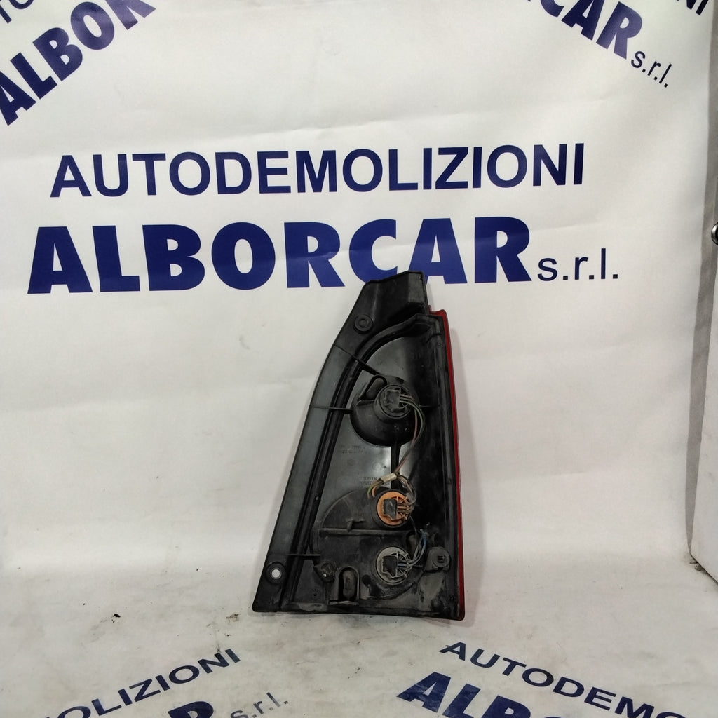 Fanale stop opel agila sinistro cilindrata: 1.2 16V anno: 2000-2007 5 porte codice: 09204255 (sf9p4)